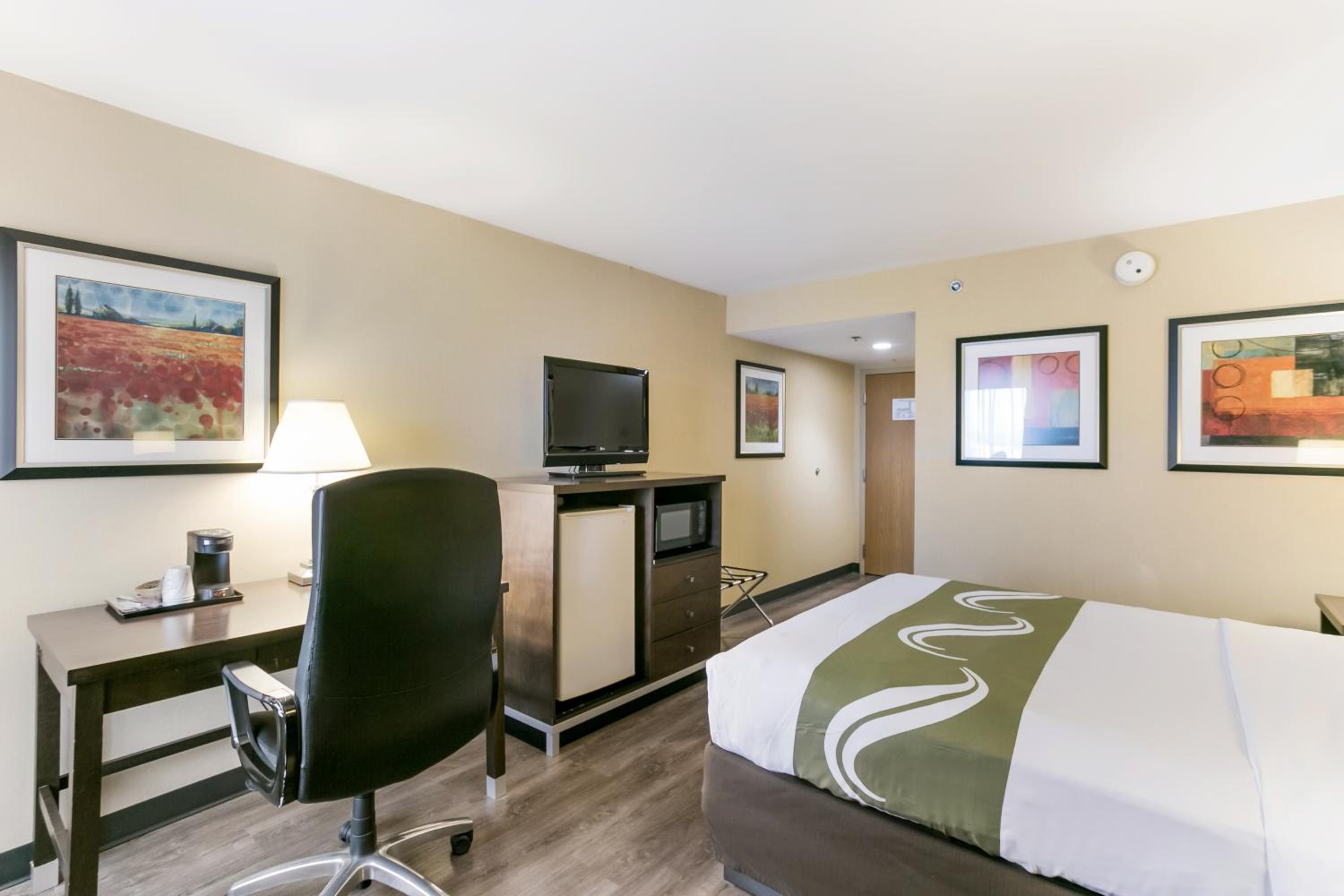Queen Room - Accessible/Non-Smoking - Photo 3