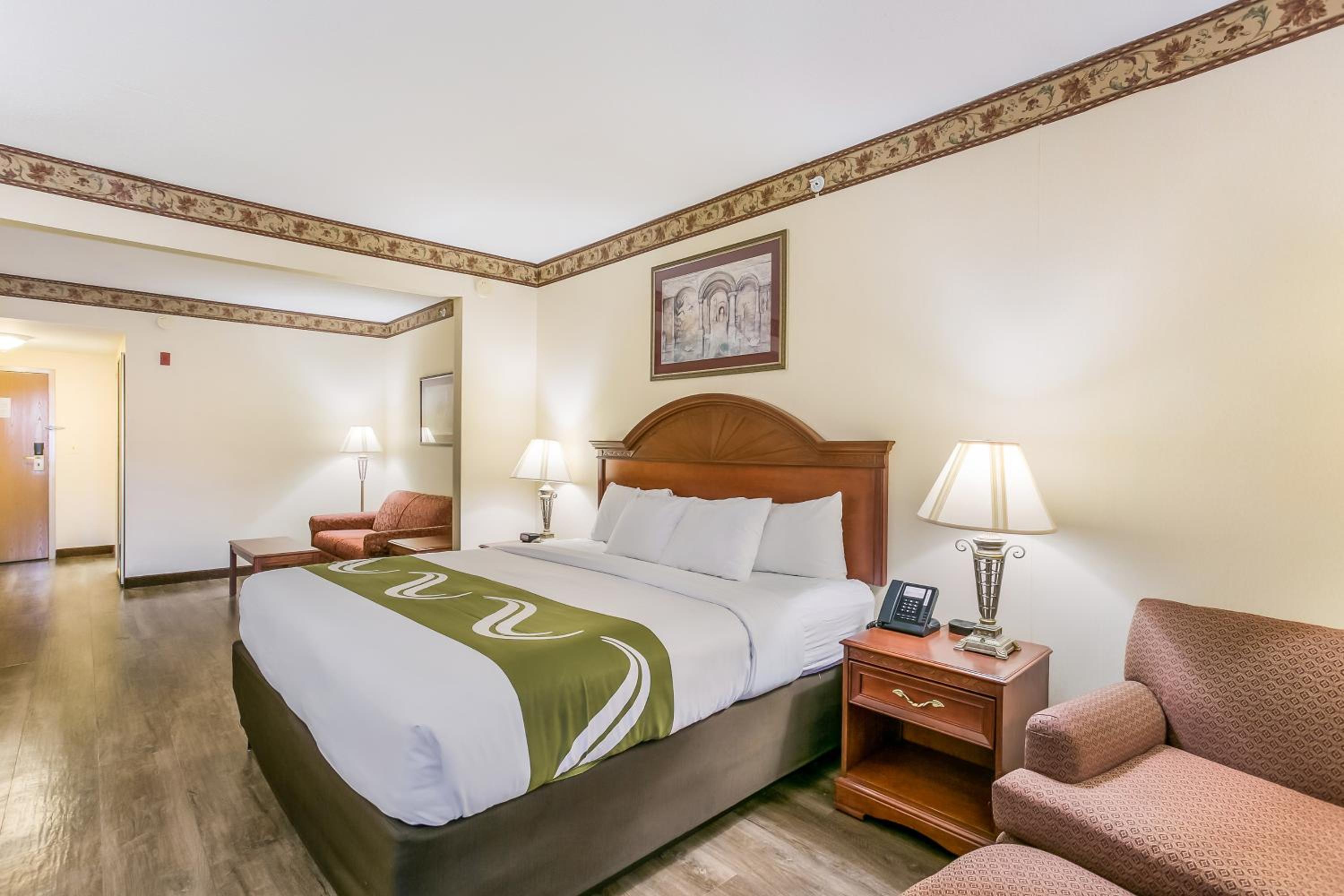 King Suite with Sofa Bed - Non-Smoking - Photo 2