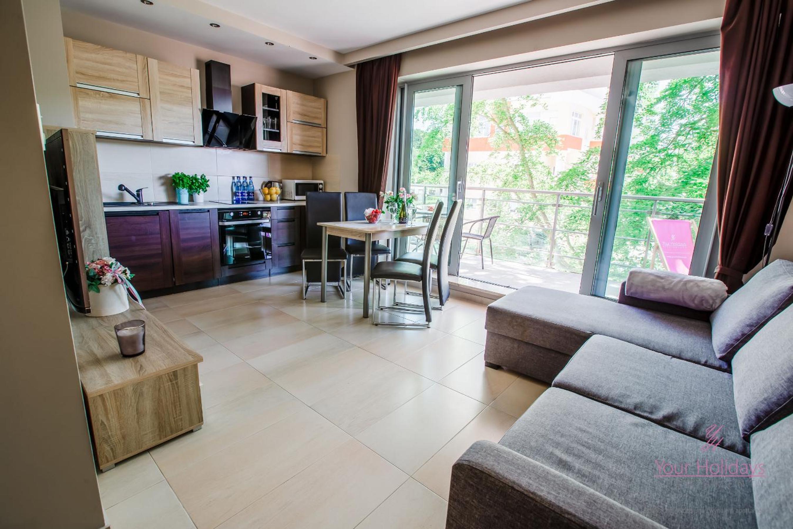 Apartment with Balcony photo 3