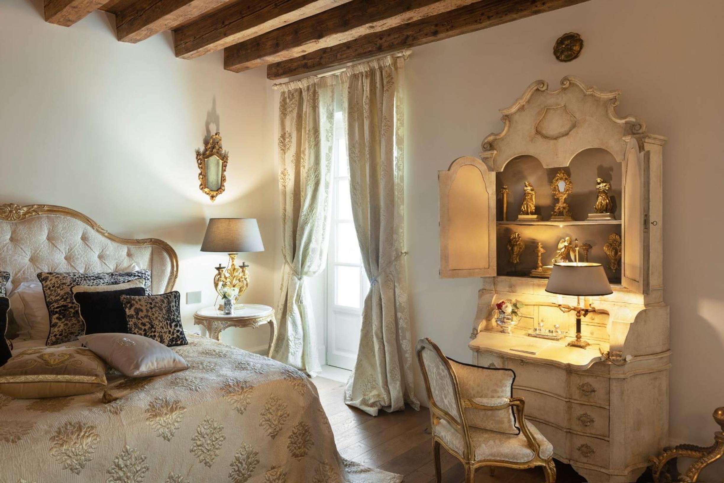 Suite with Balcony - Photo 5