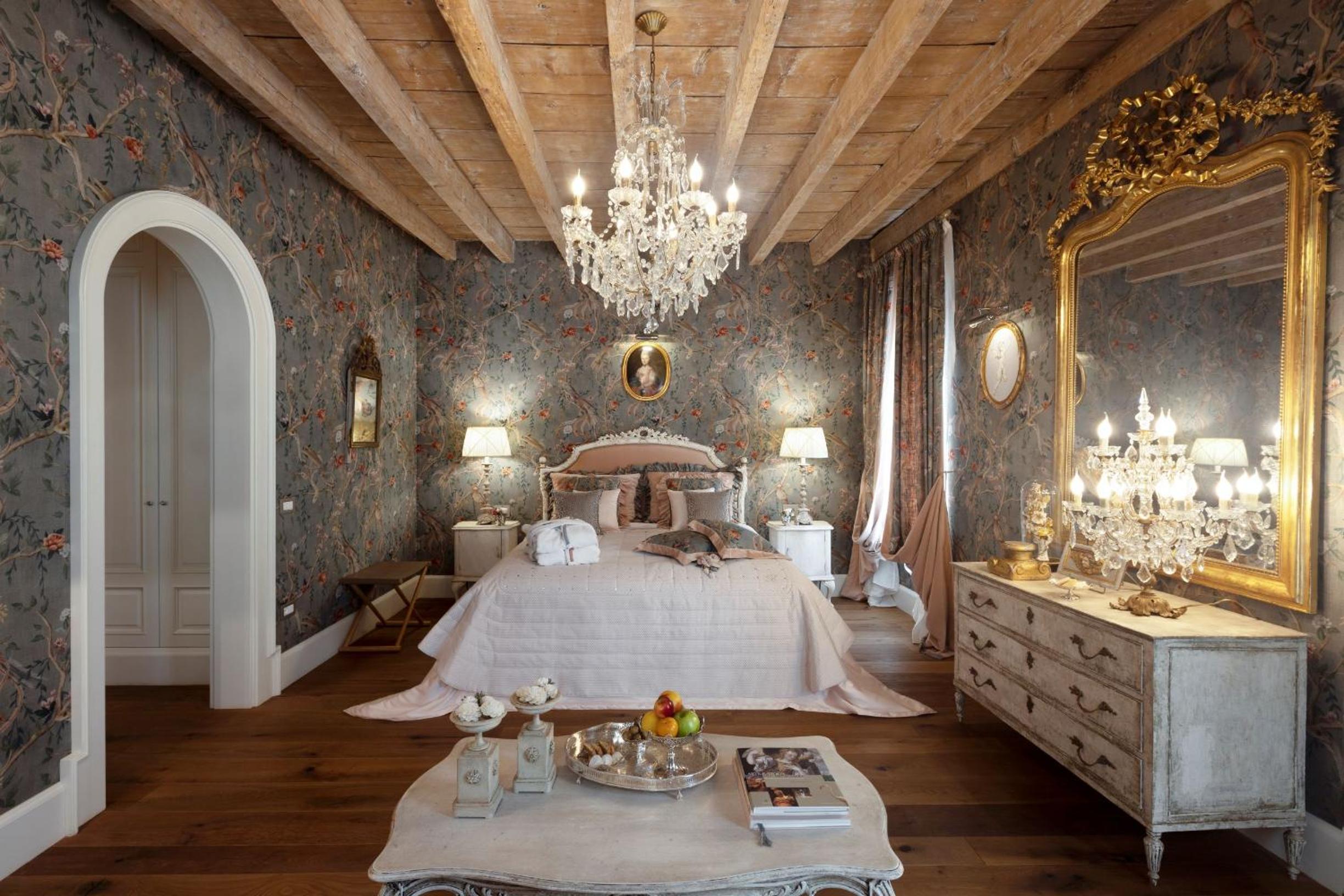 Suite with City View - Photo 2