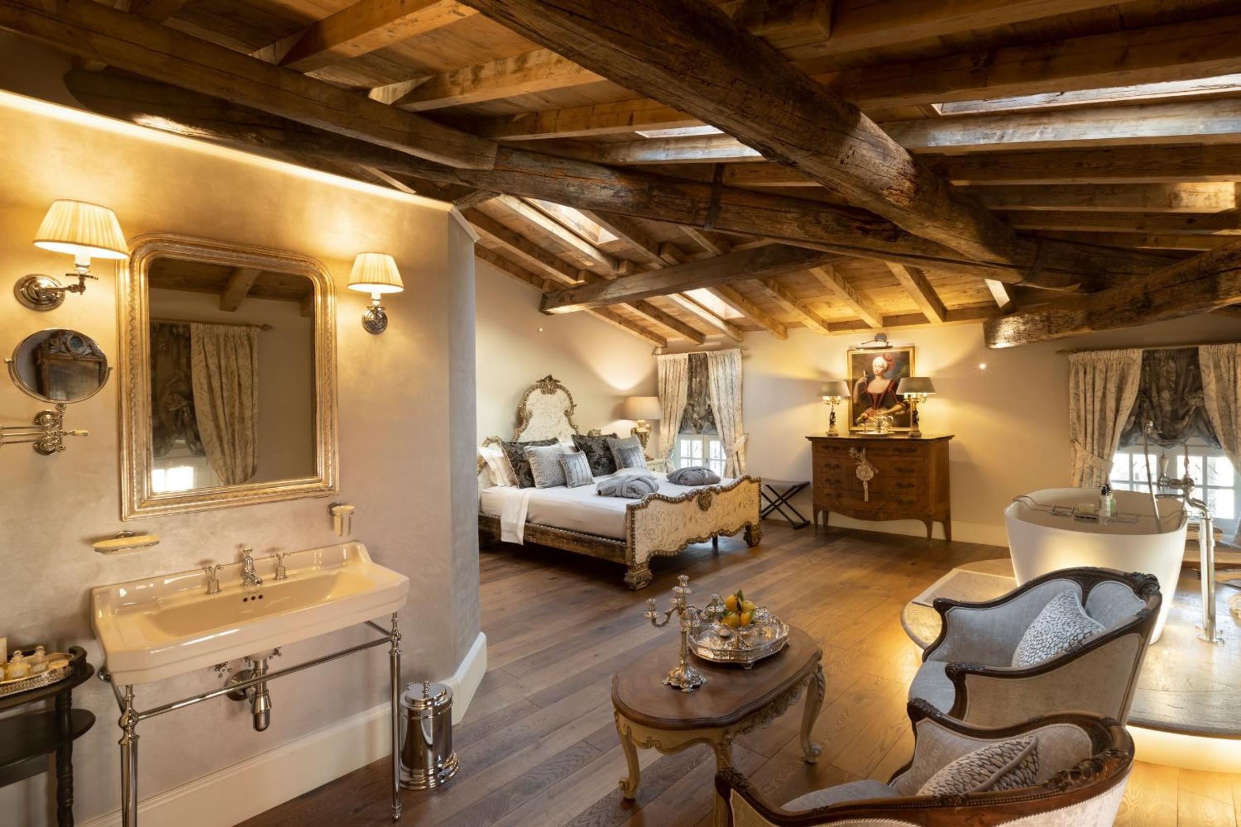 Superior Suite - Photo 2