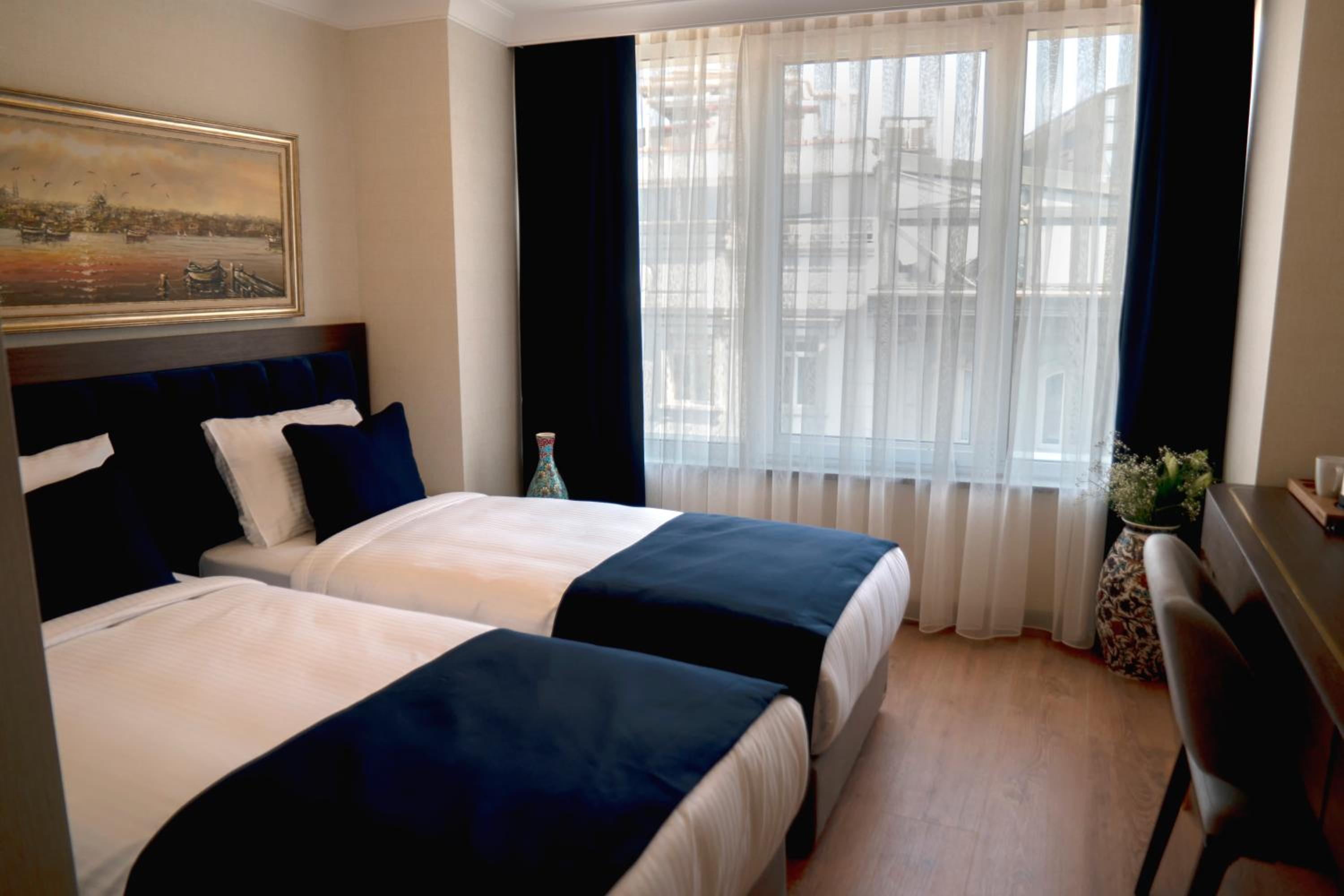 Standard Double or Twin Room photo 1