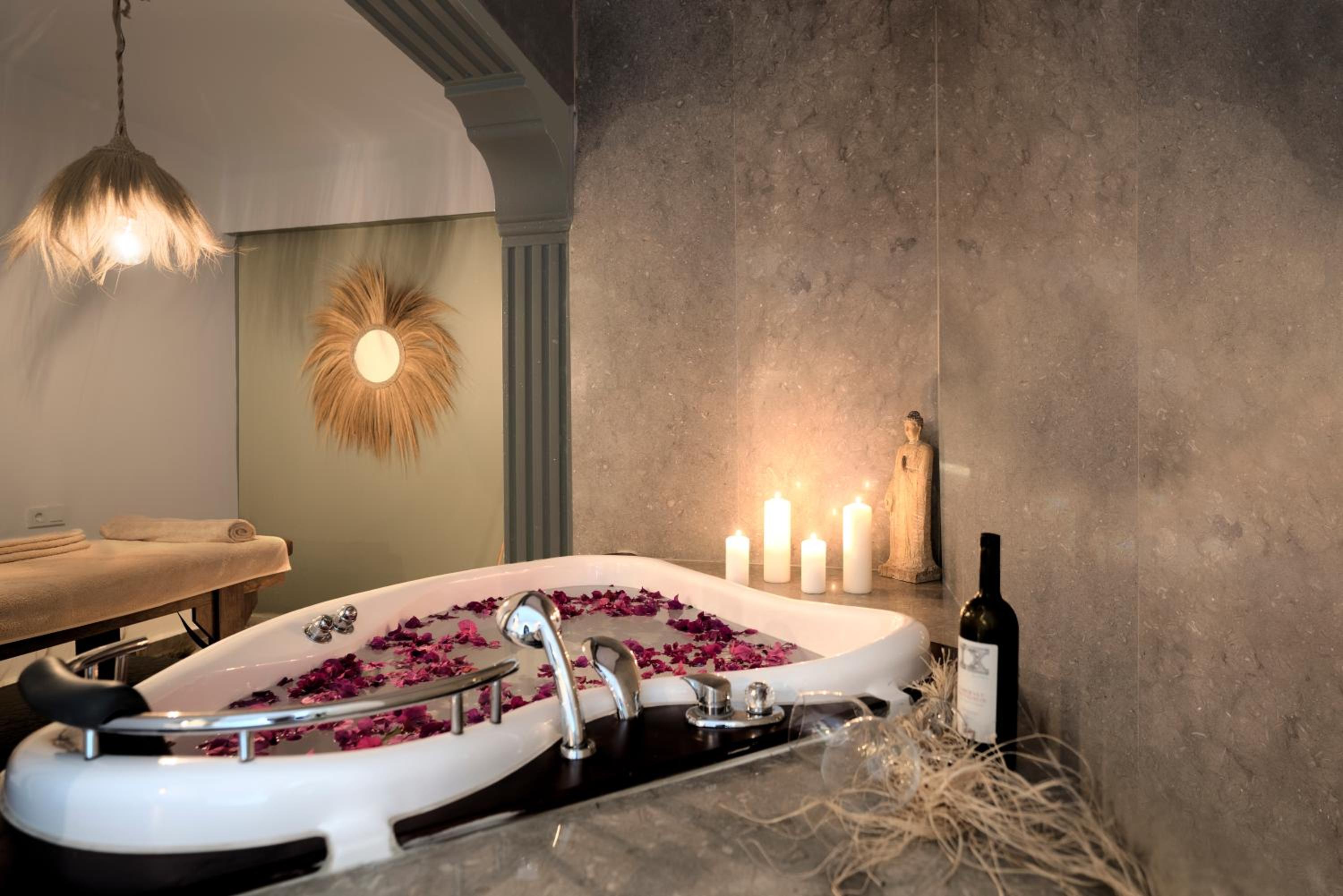 Queen Room with Spa Bath - Photo 2