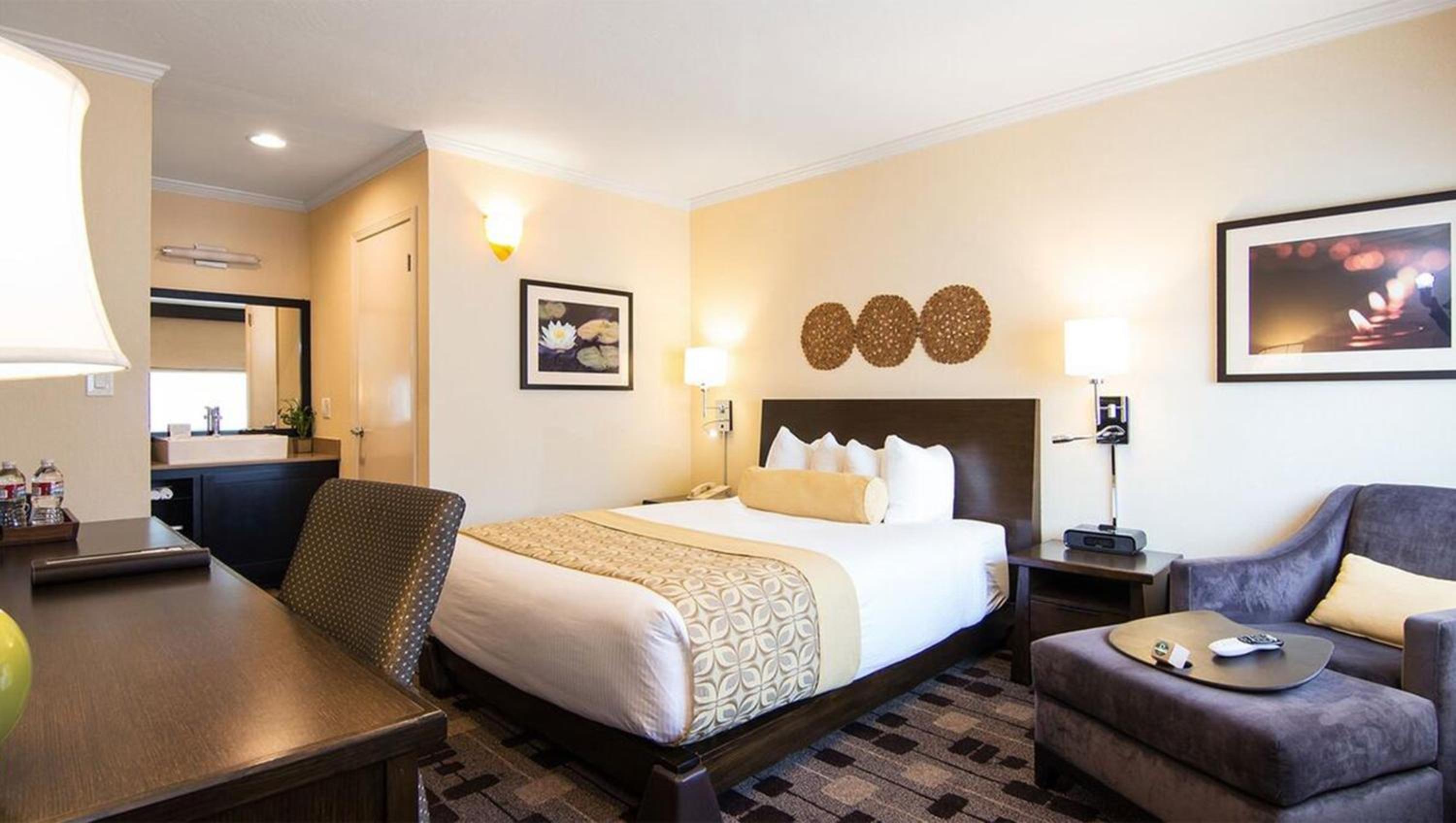 Deluxe Queen Room - Photo 3