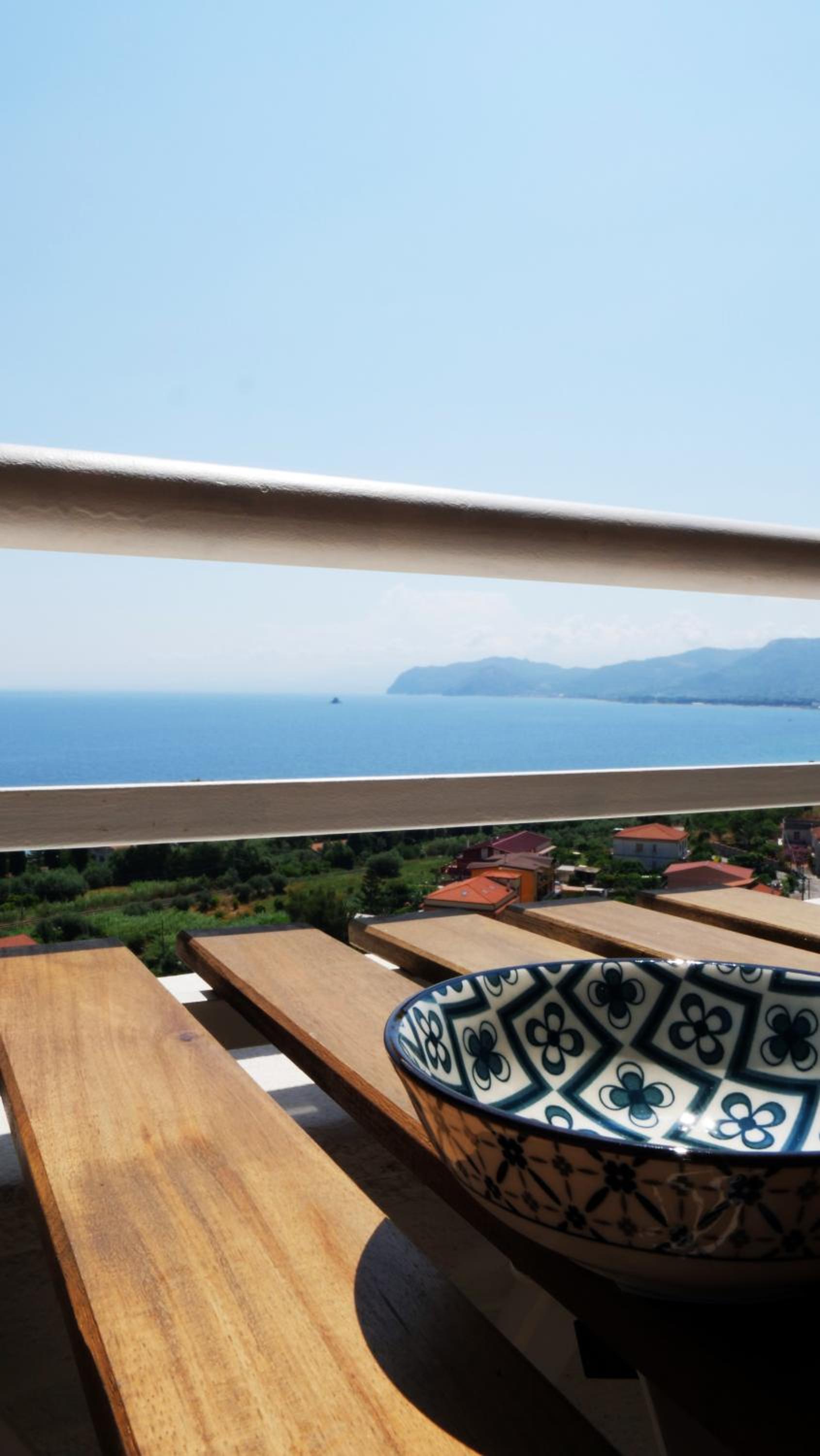 Standard Triple Room with Sea View - Photo 9