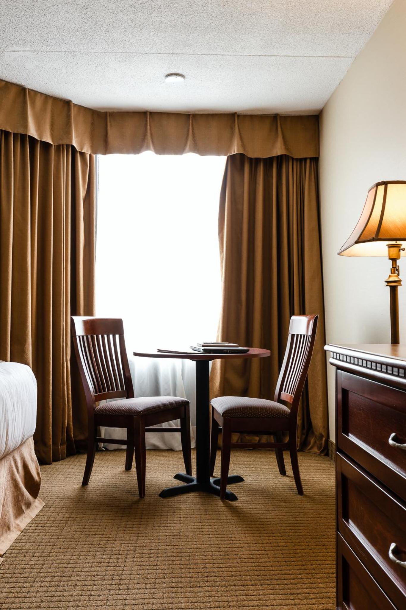 Standard Quadruple Room thumbnail 6