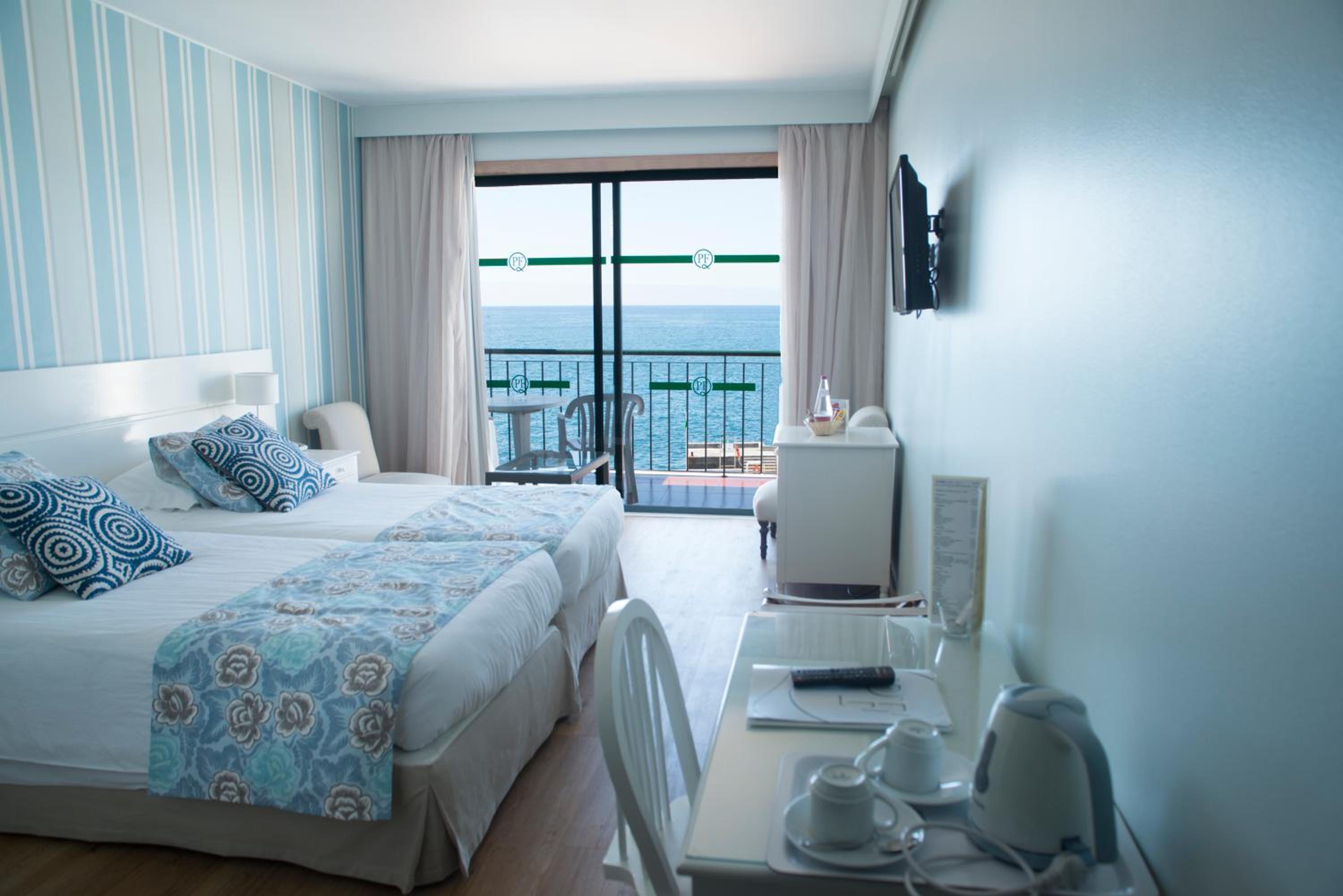 Double or Twin Room with Sea View