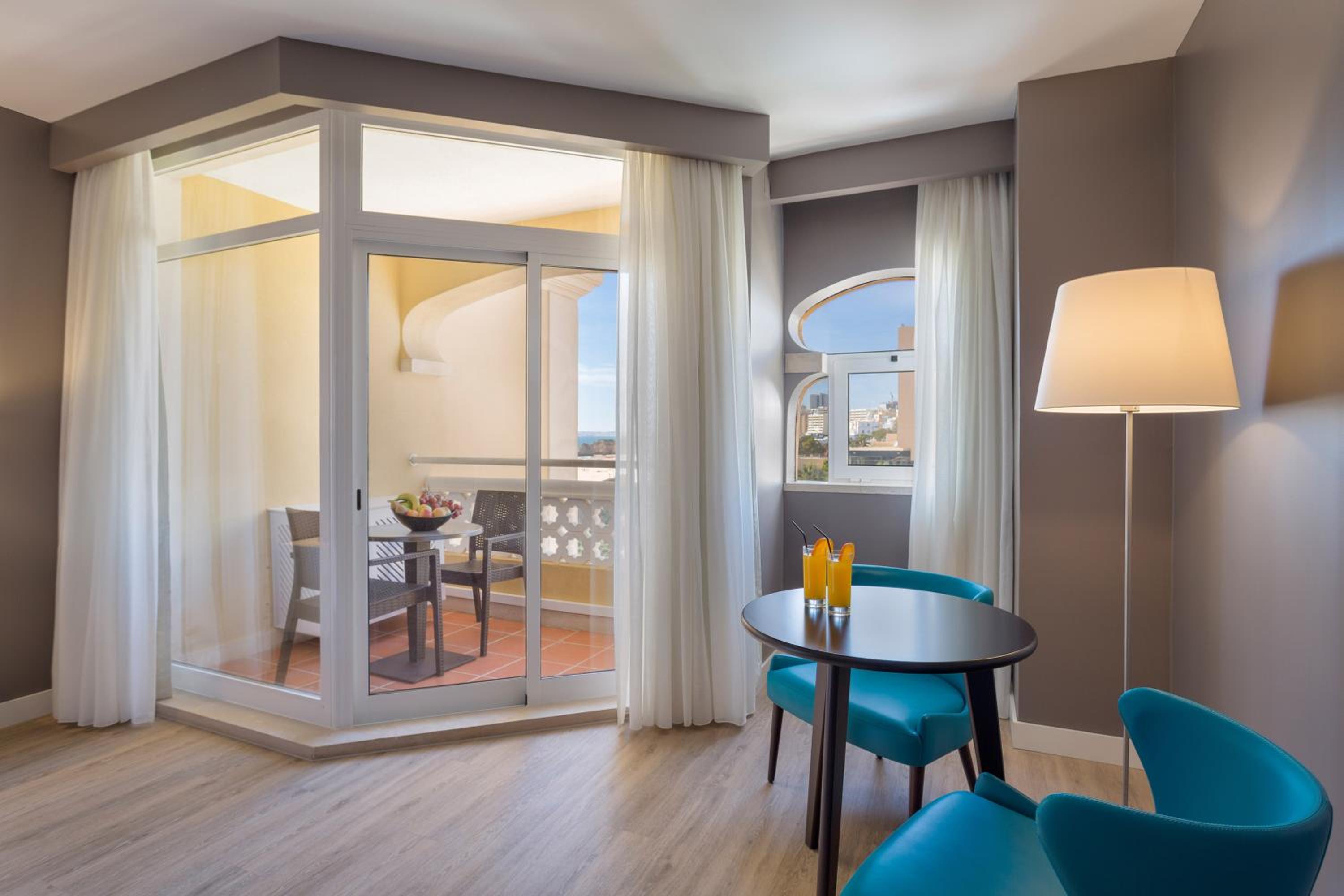 Double or Twin Room with Land View - Photo 4