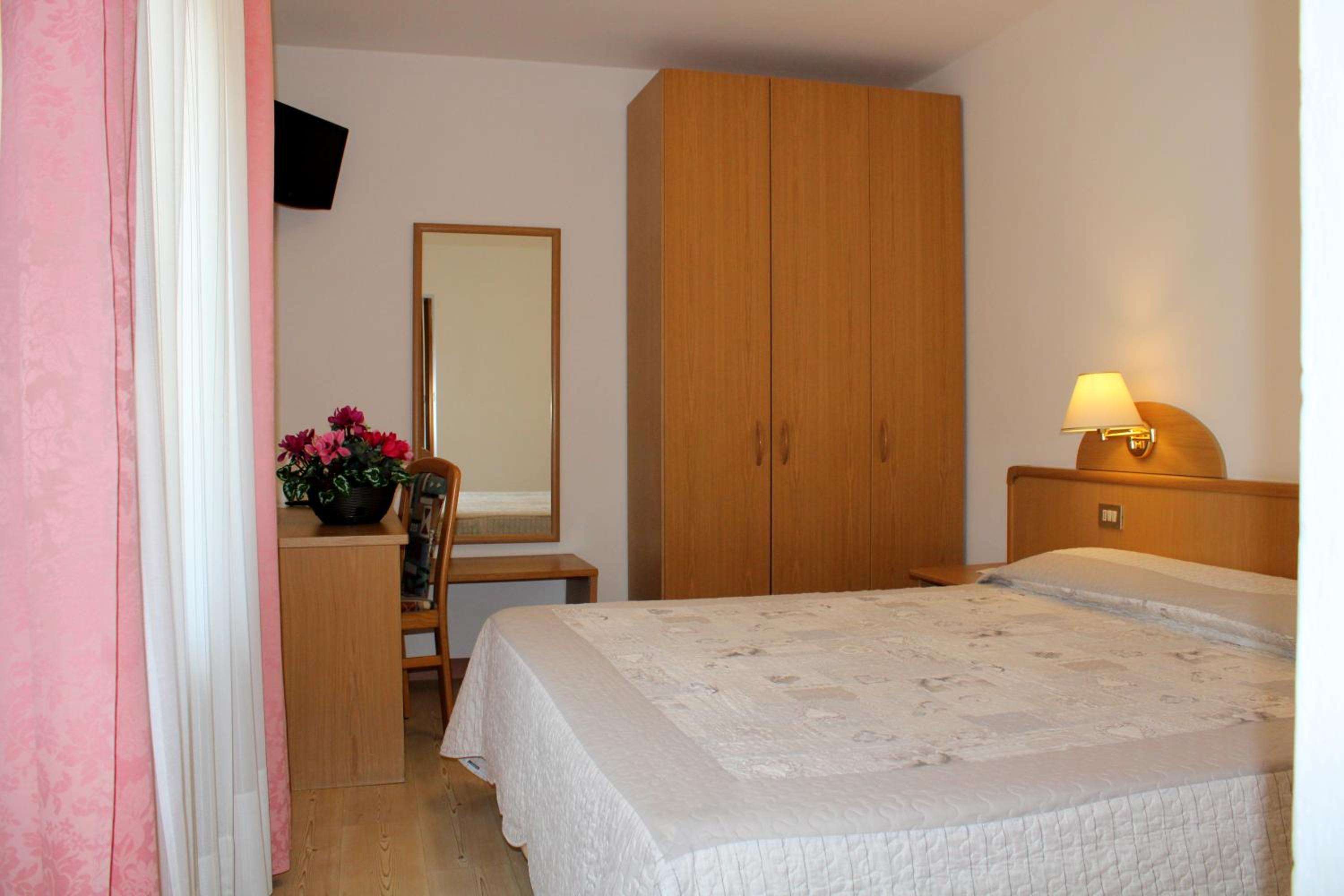 Double or Twin Room photo 2