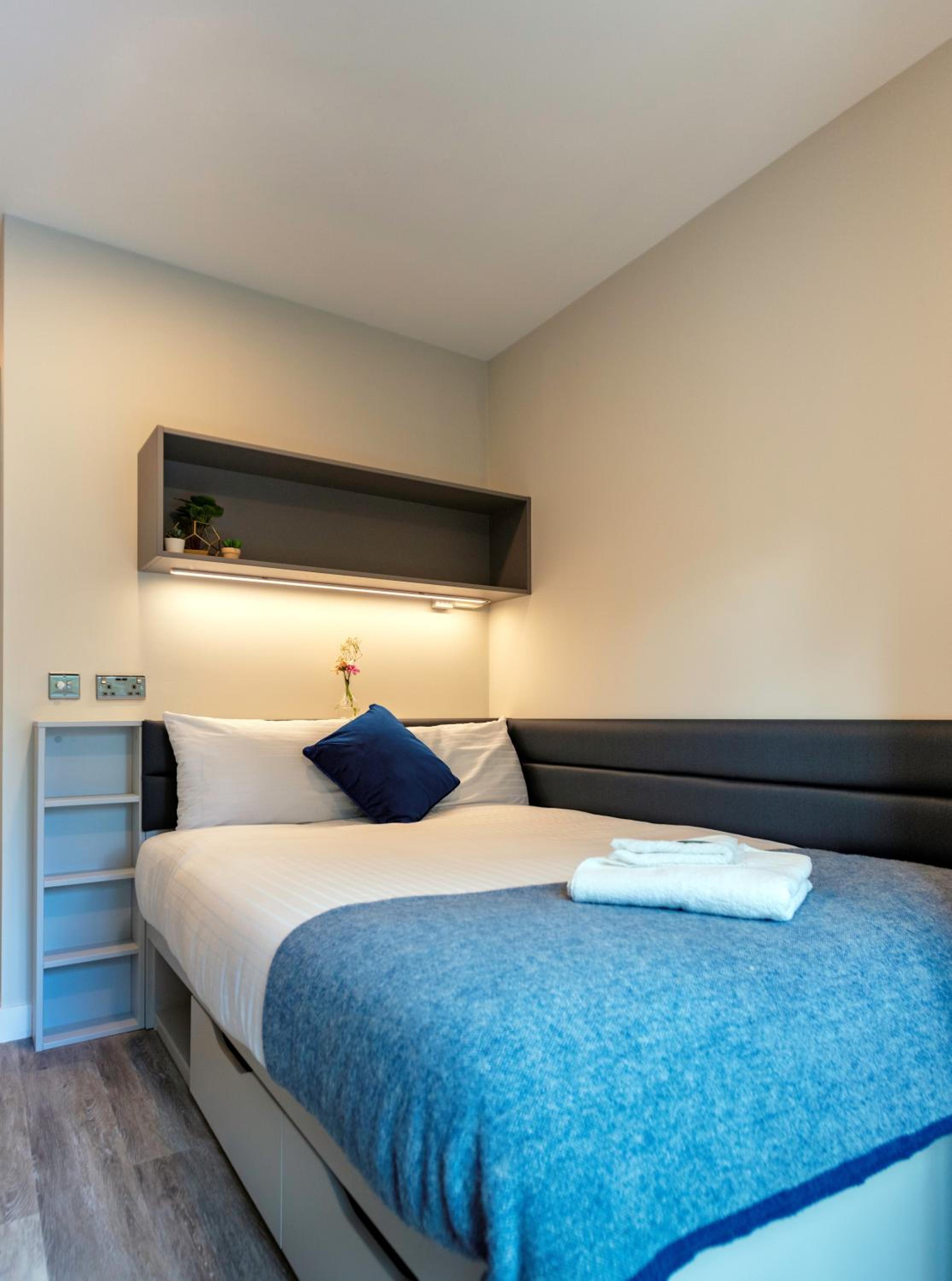 Double Room with Ensuite - Photo 1