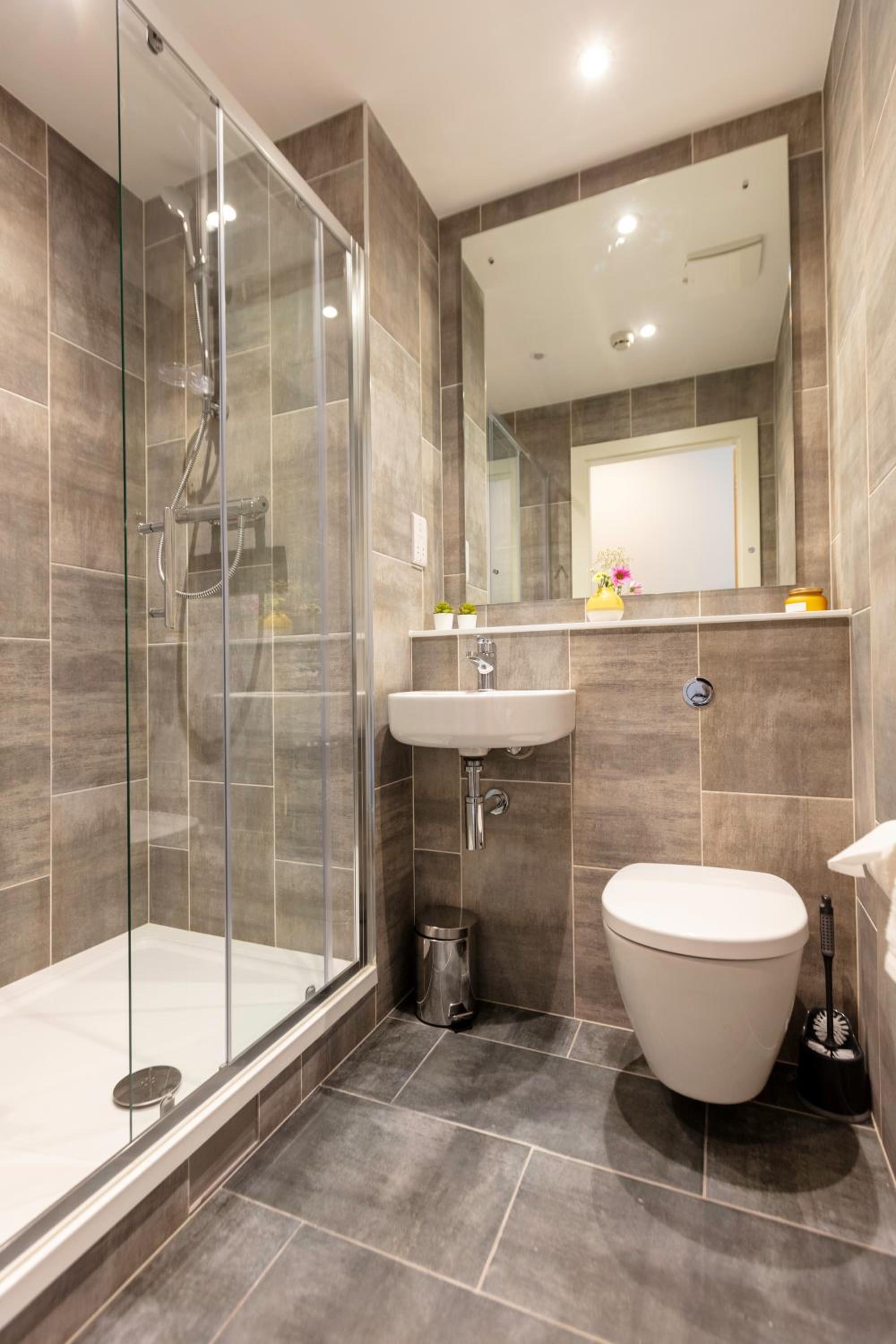 Double Room with Ensuite - Photo 4