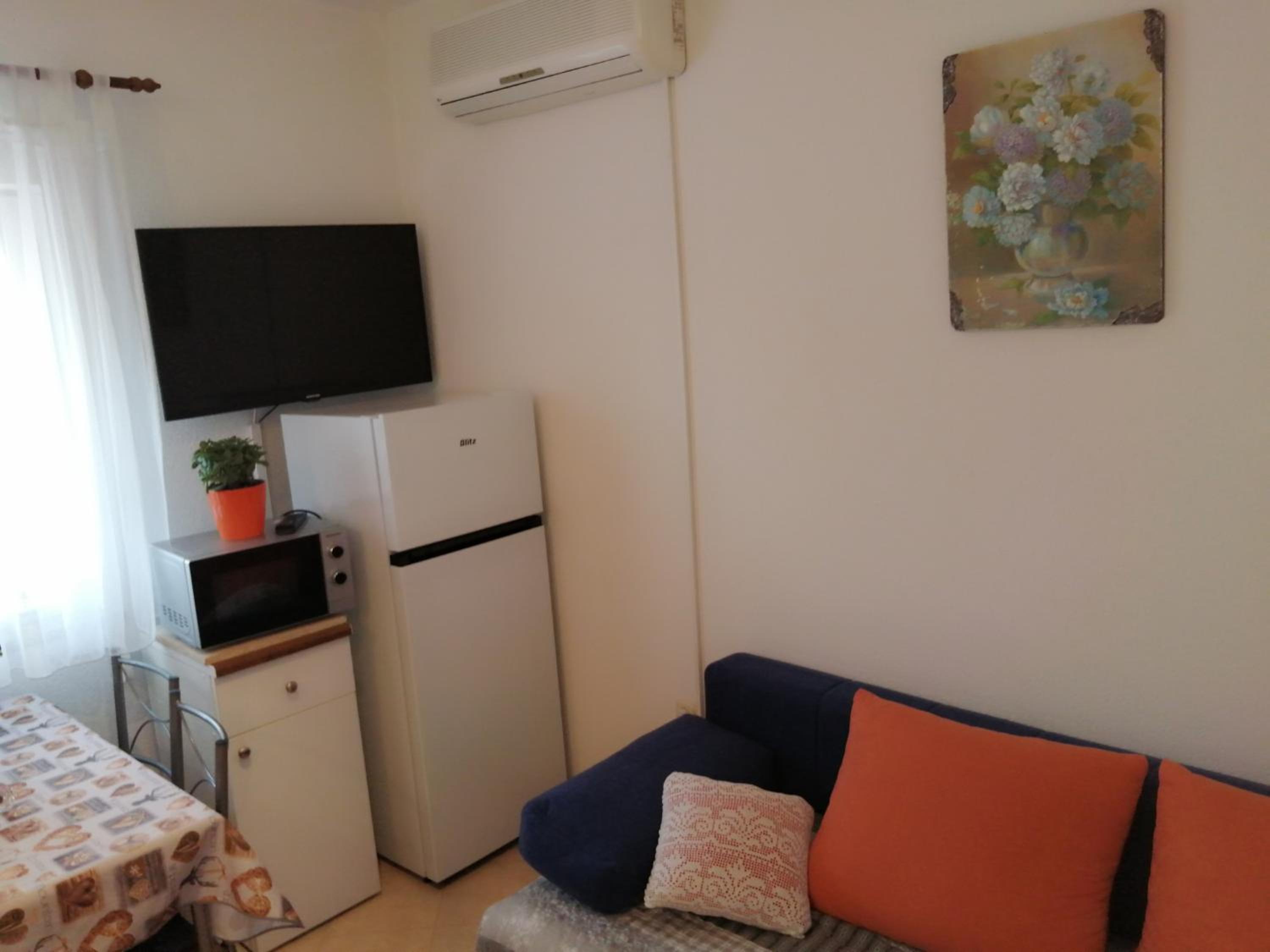 Apartment with Terrace - Photo 10