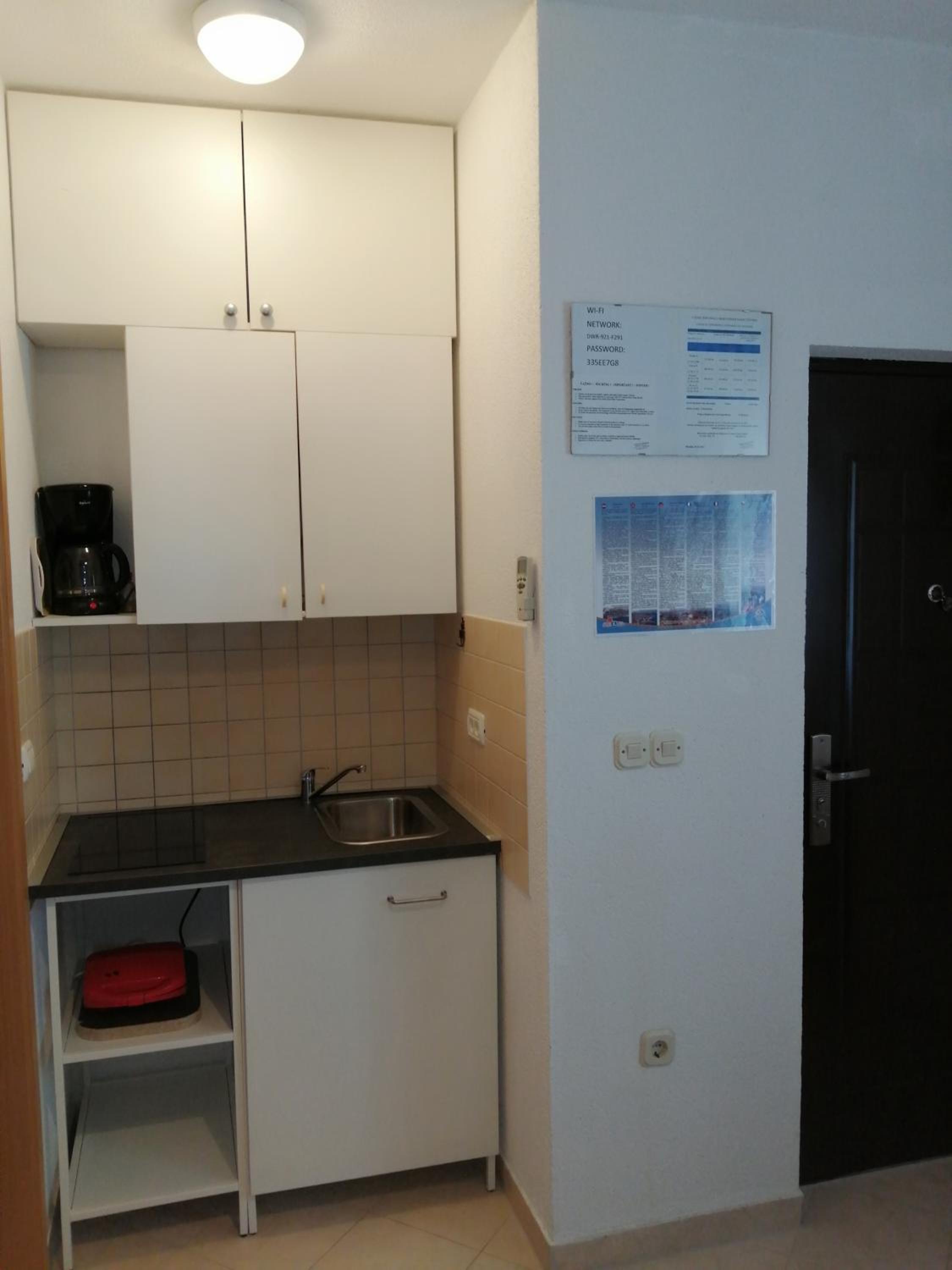 Apartment with Terrace - Photo 14
