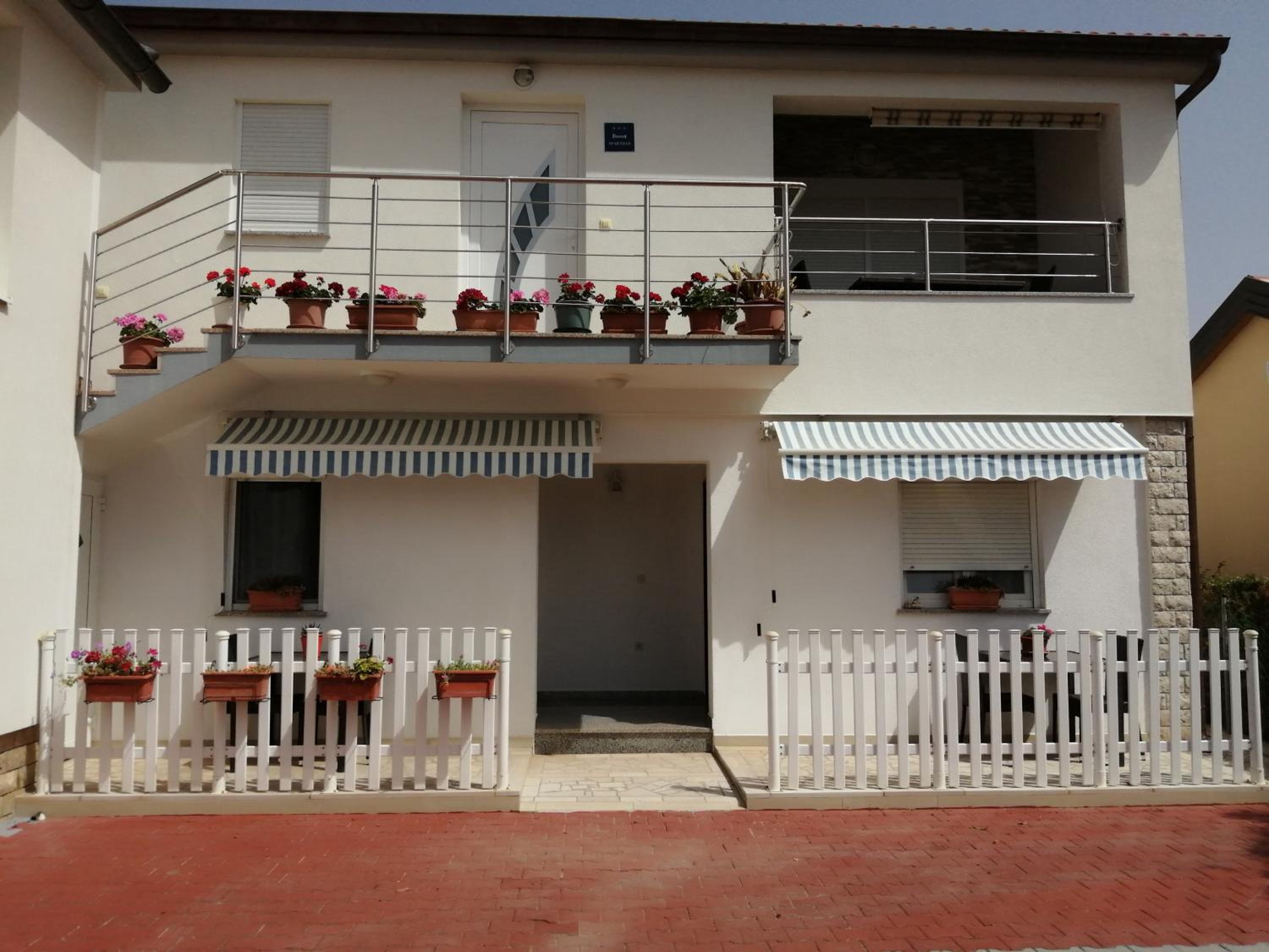 Apartment with Terrace - Photo 31