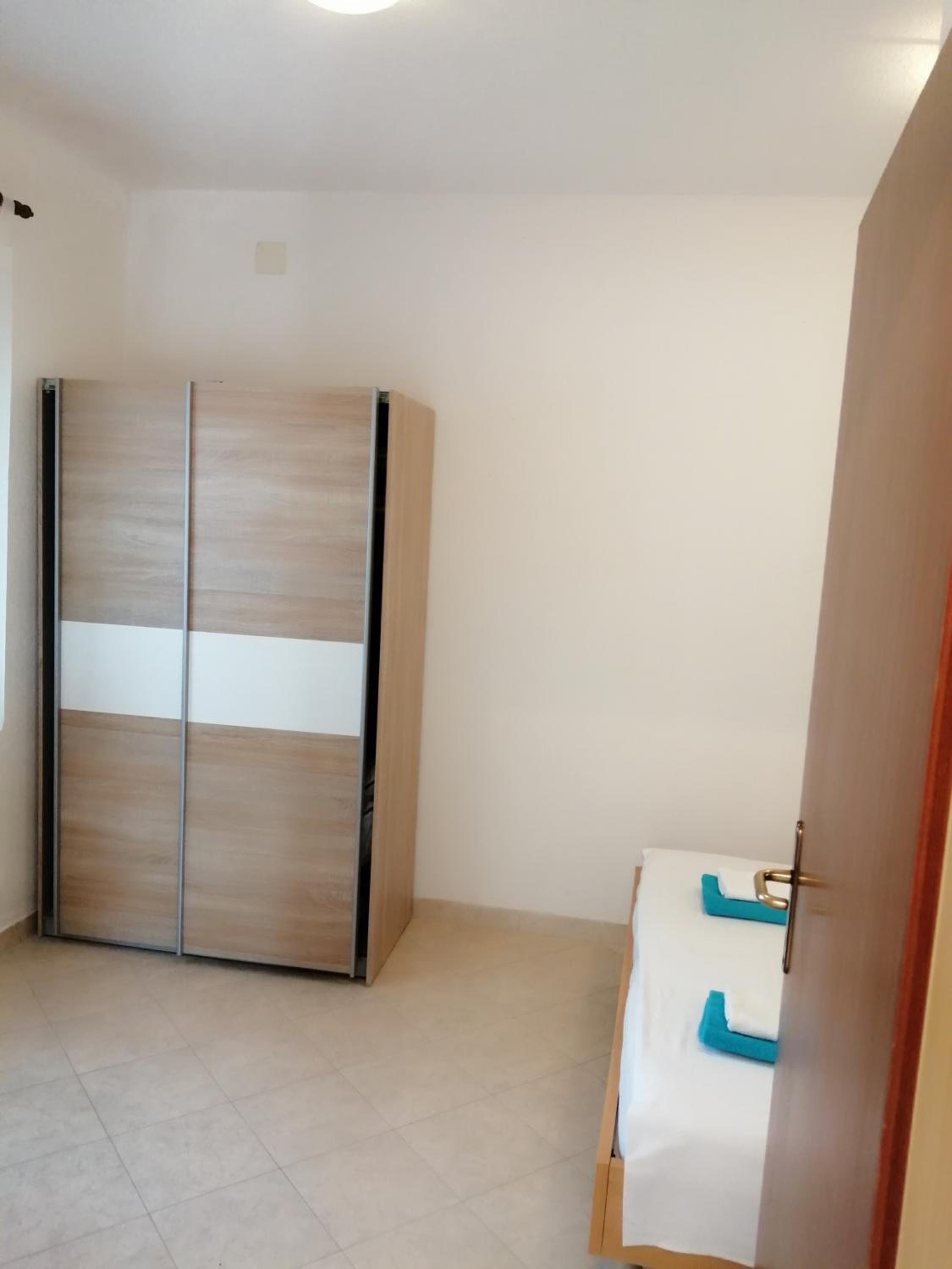 Apartment with Terrace - Photo 24