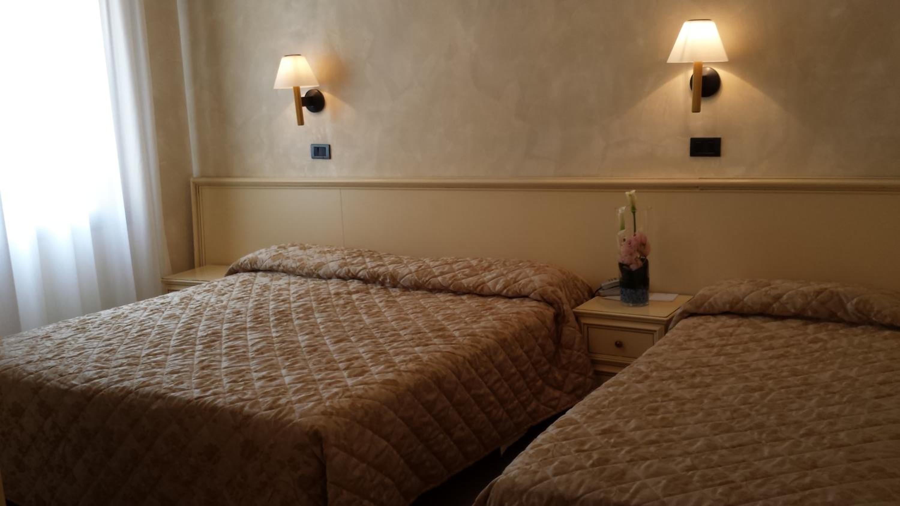 Triple Room thumbnail 5