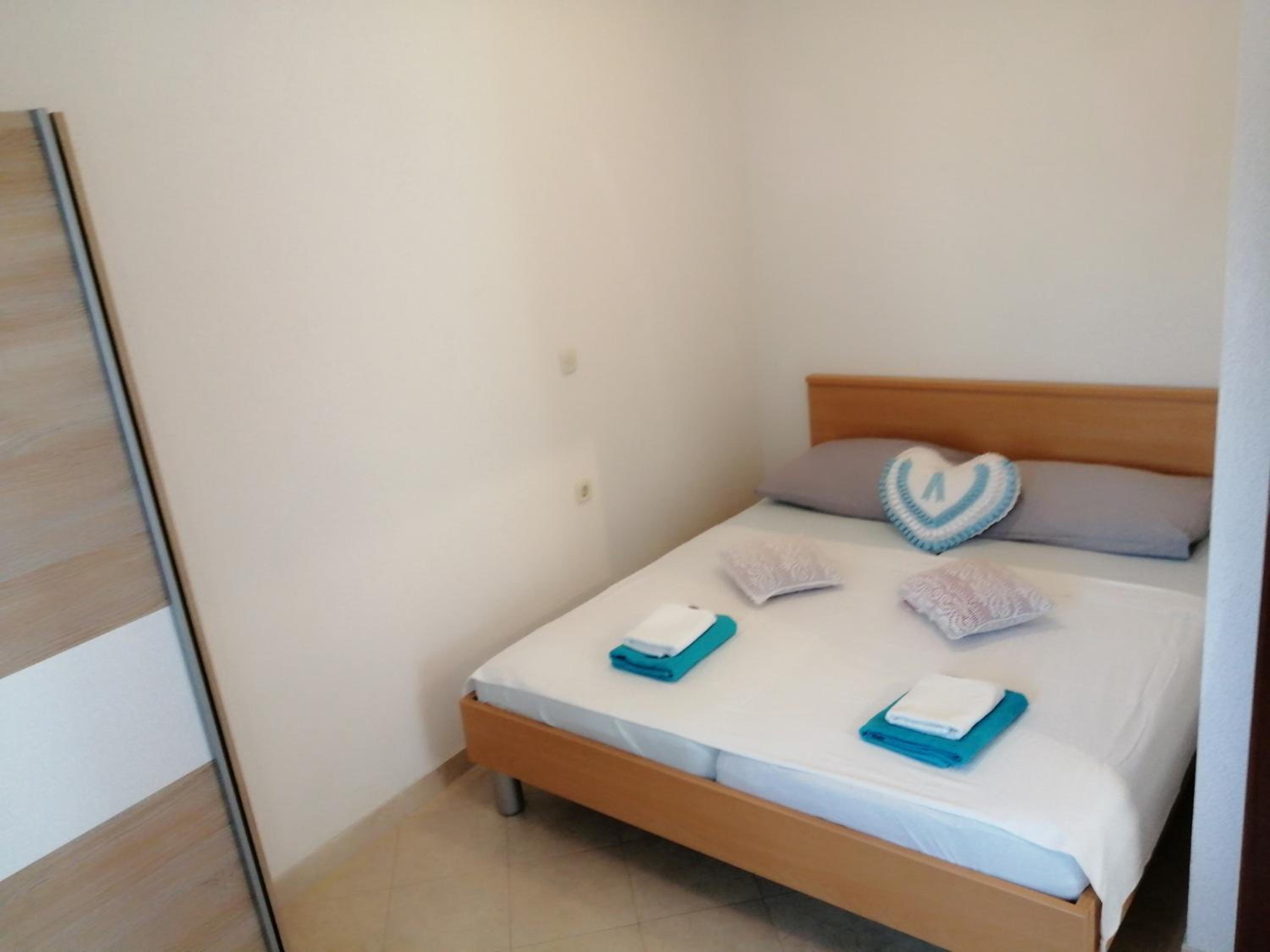 Apartment with Terrace - Photo 18