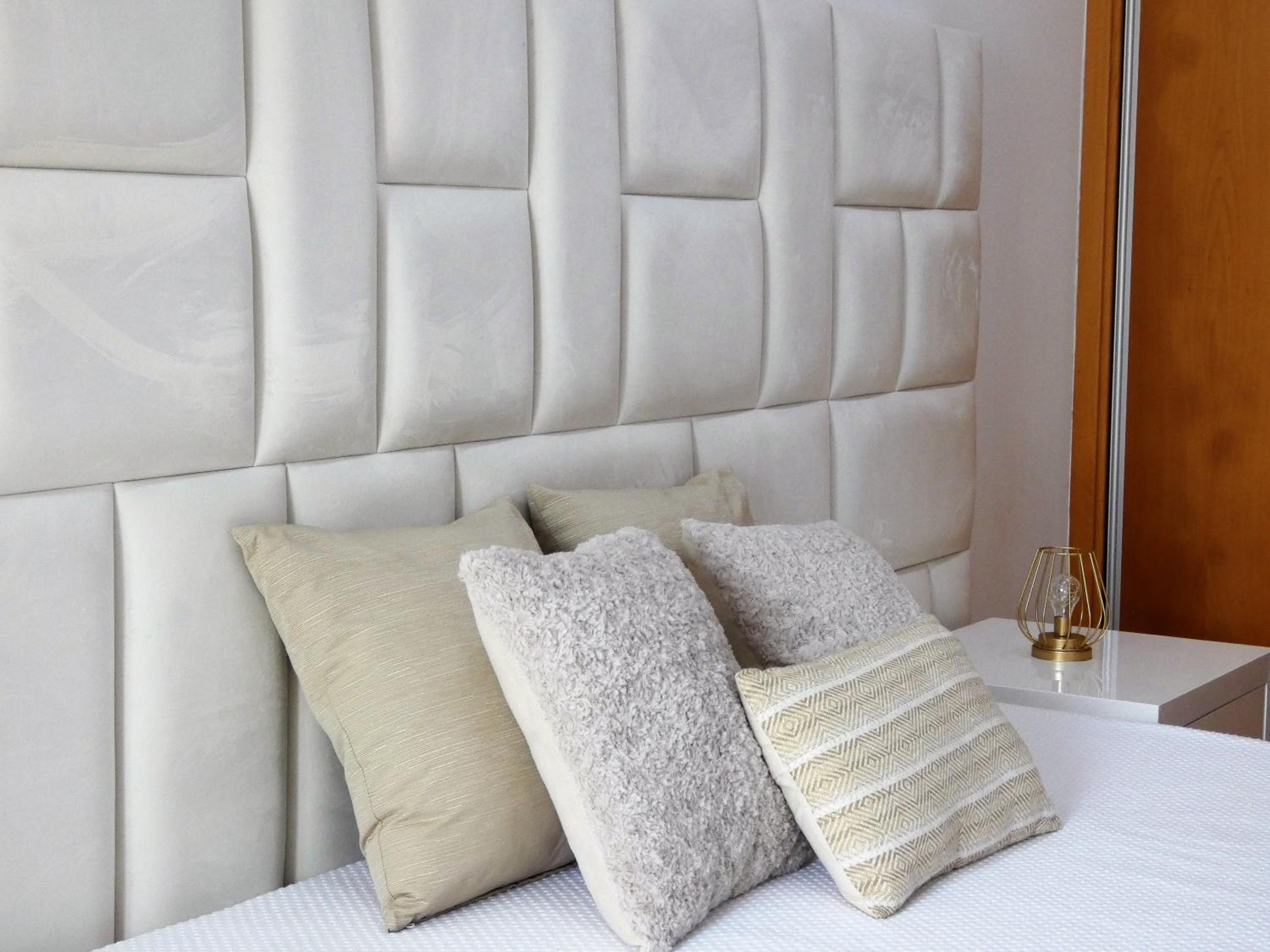 Deluxe King Room - Photo 10