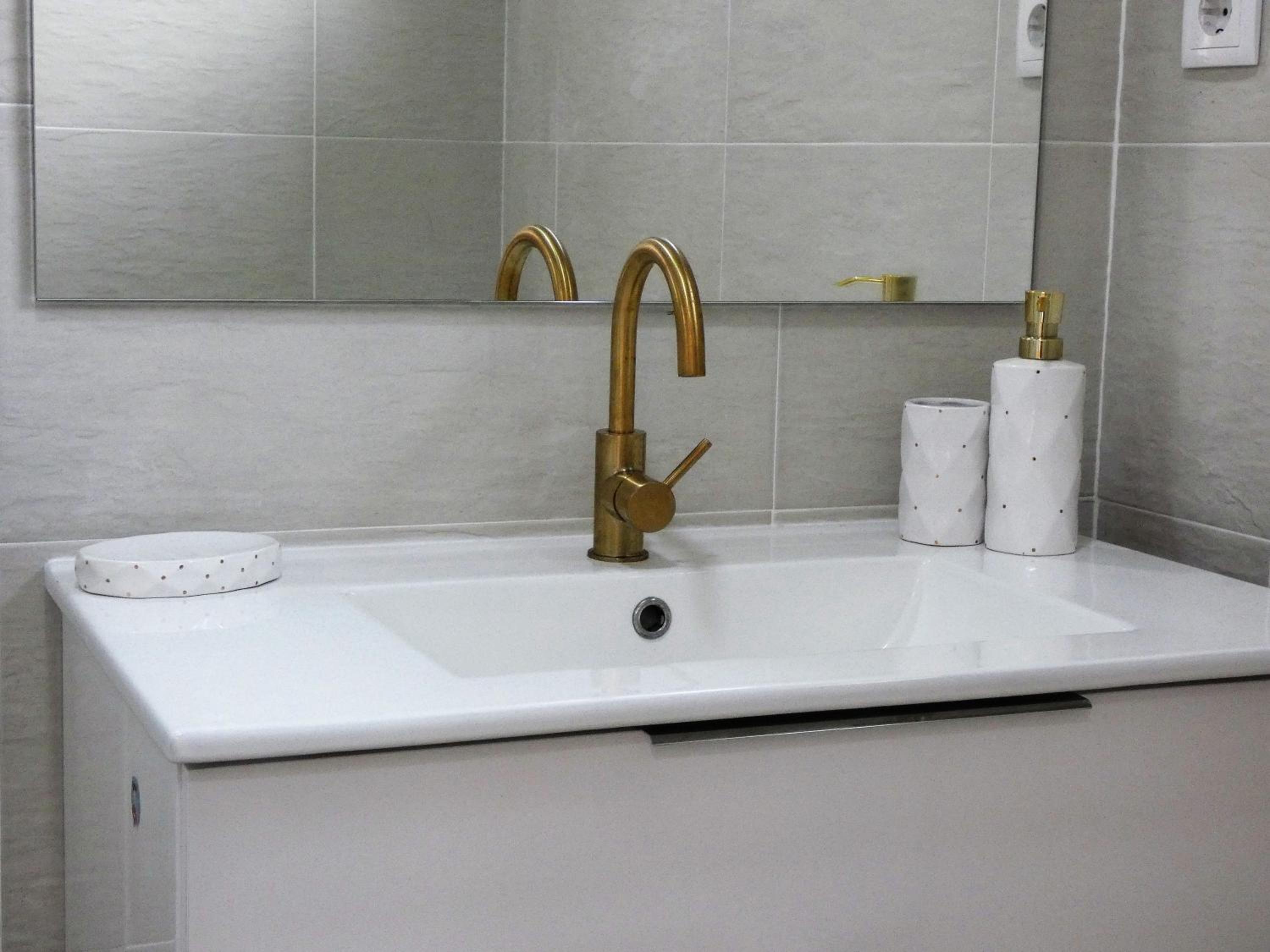 Deluxe Room - Photo 5
