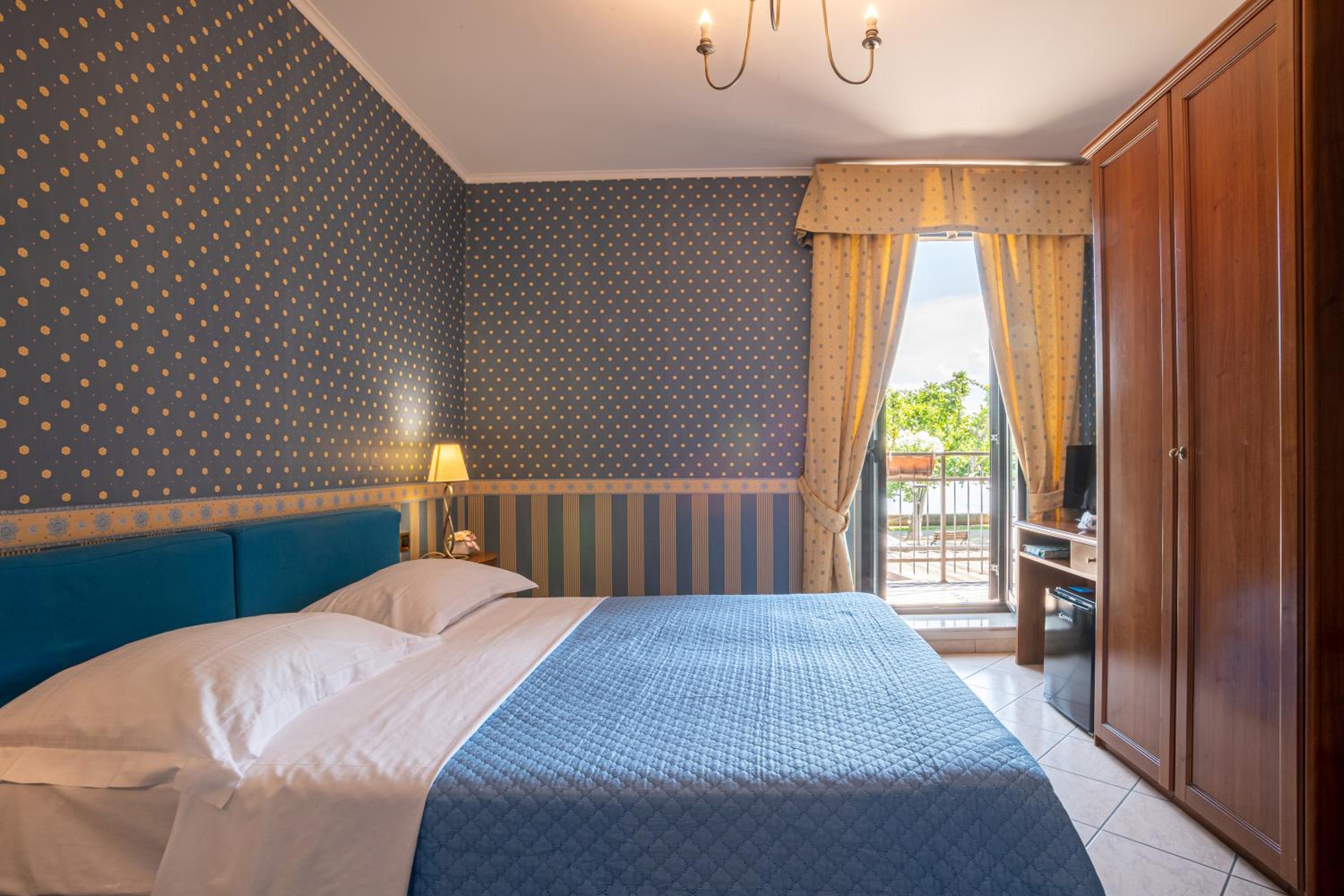 Double or Twin Room with Balcony photo 3
