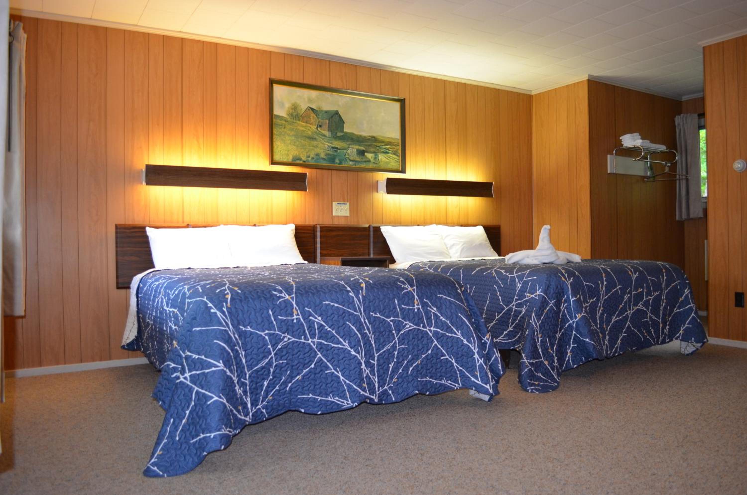 Deluxe Double Queen Room photo 1