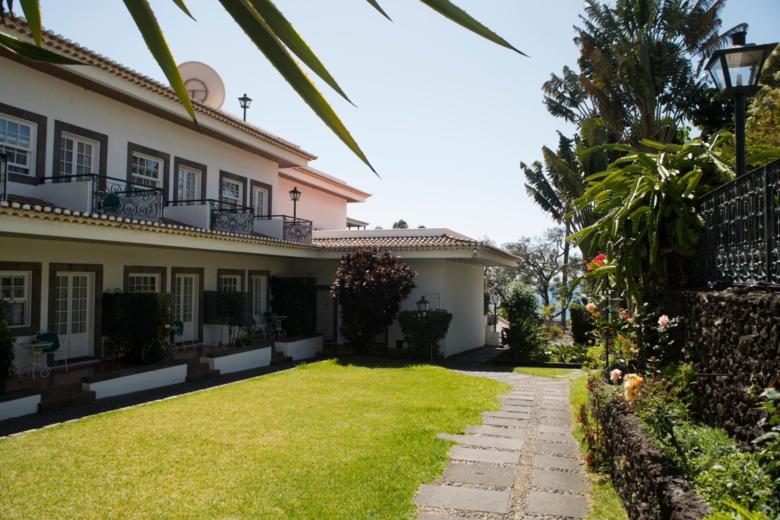 Double or Twin Room with Terrace and Garden View