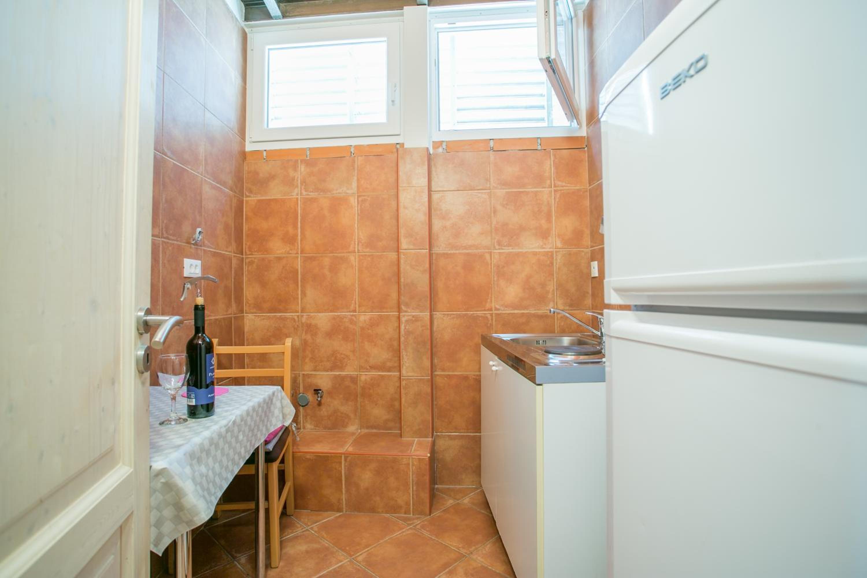 One-Bedroom Apartment - Photo 4