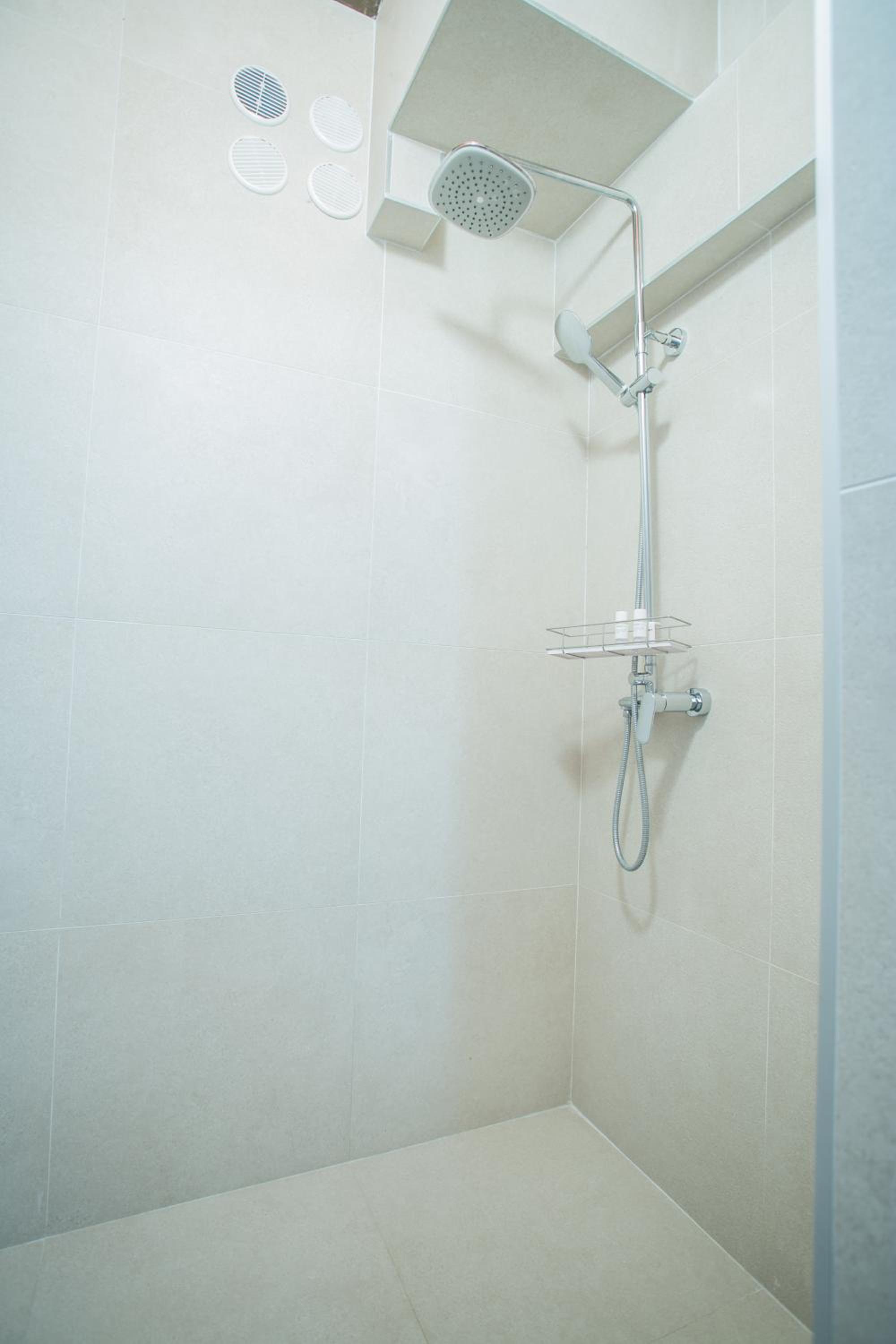 One-Bedroom Apartment - Photo 3