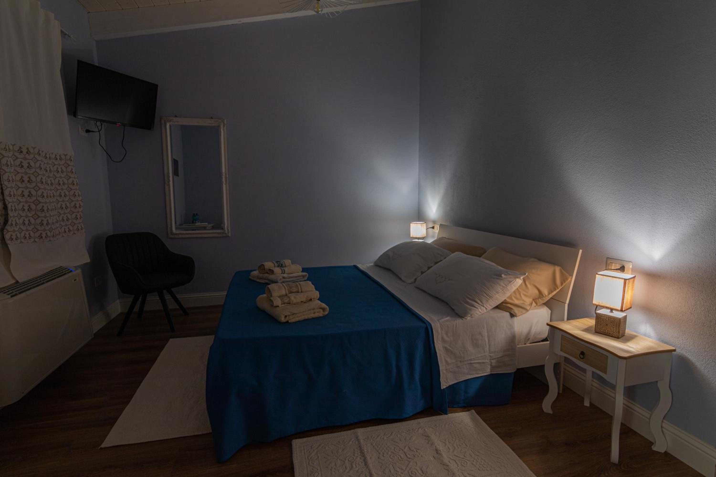 Double Room with Private Bathroom - Photo 2