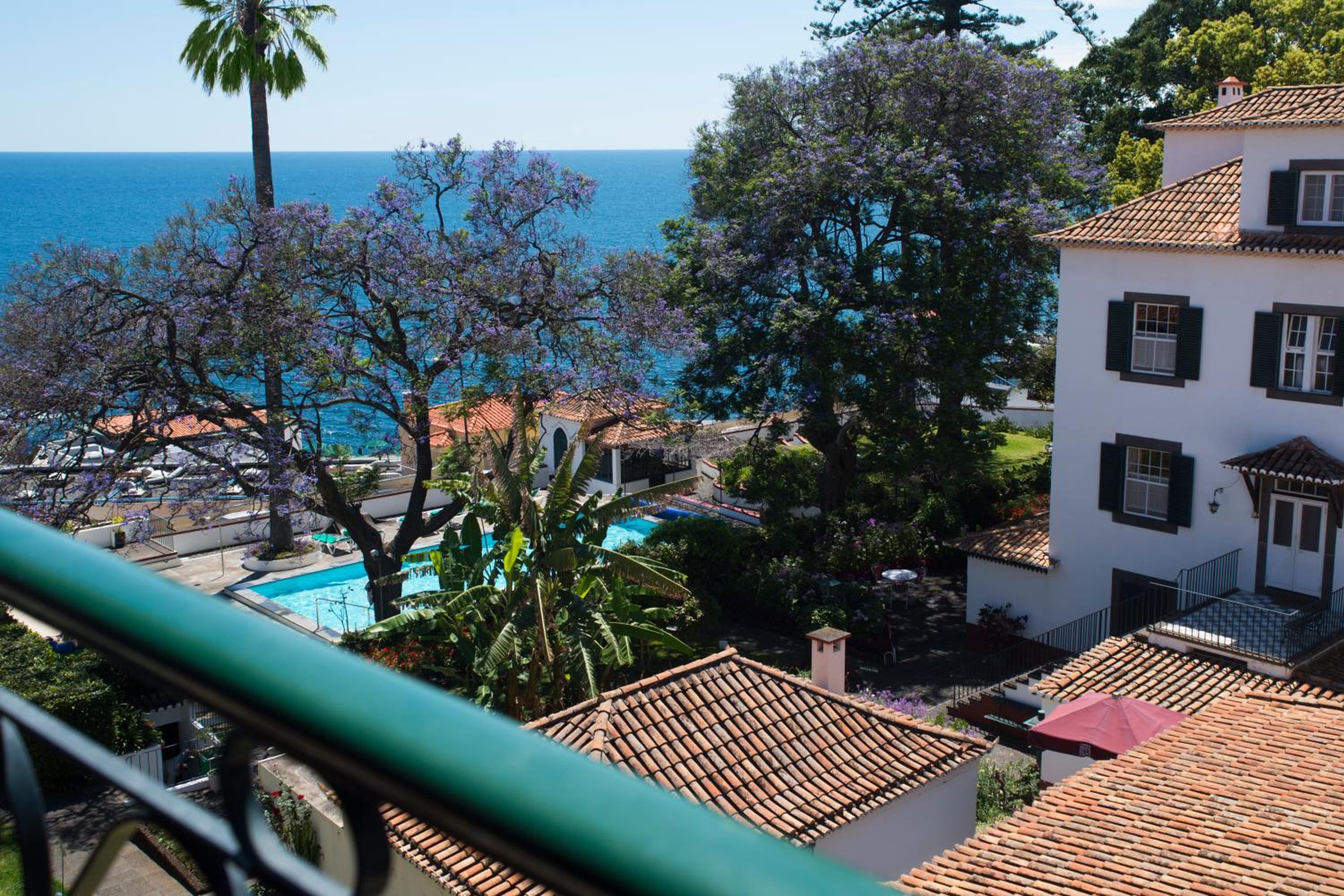 Superior Double or Twin Room with Balcony and Side Sea View thumbnail 5