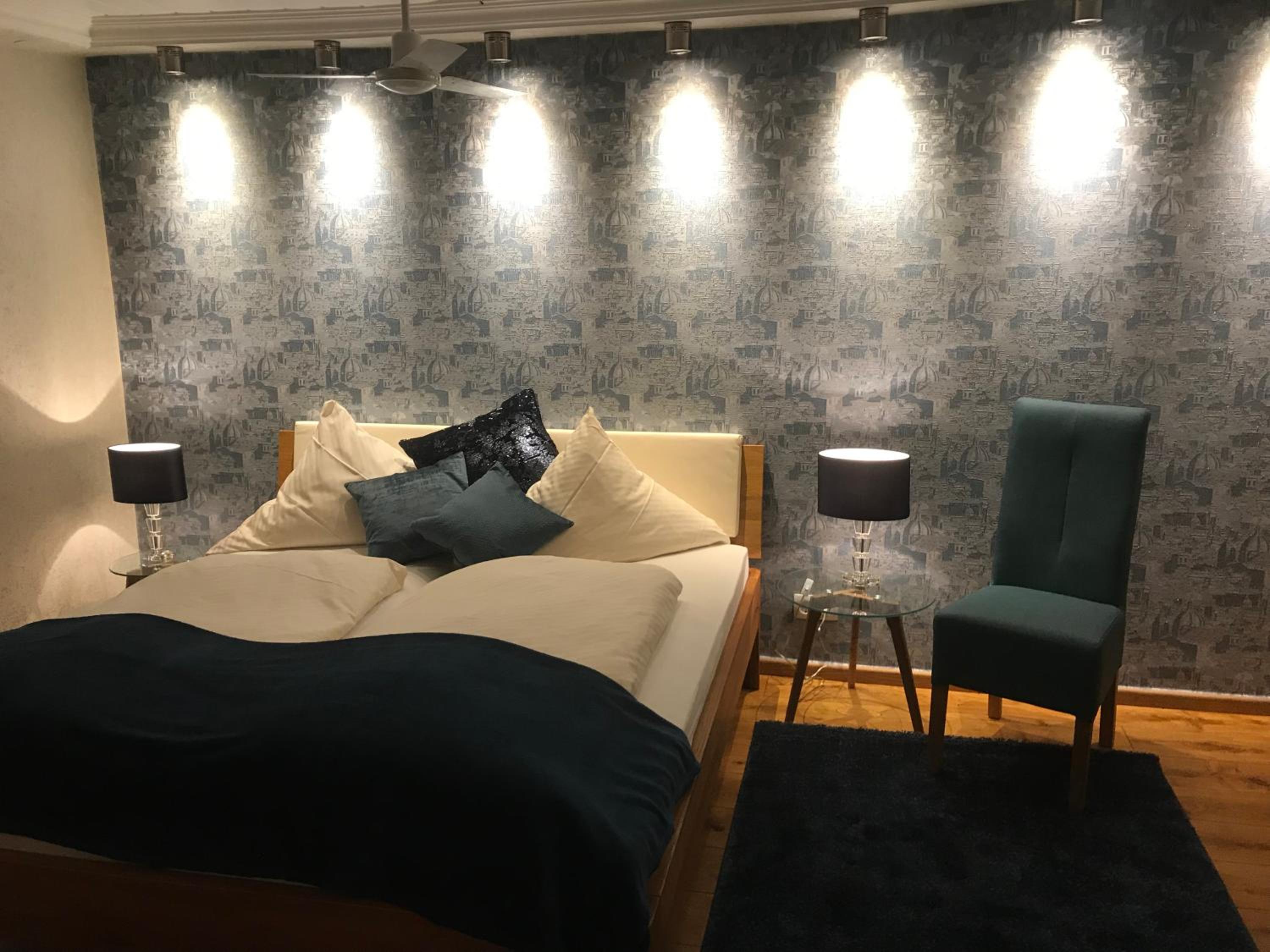 Deluxe Double Room with Shower - Photo 10