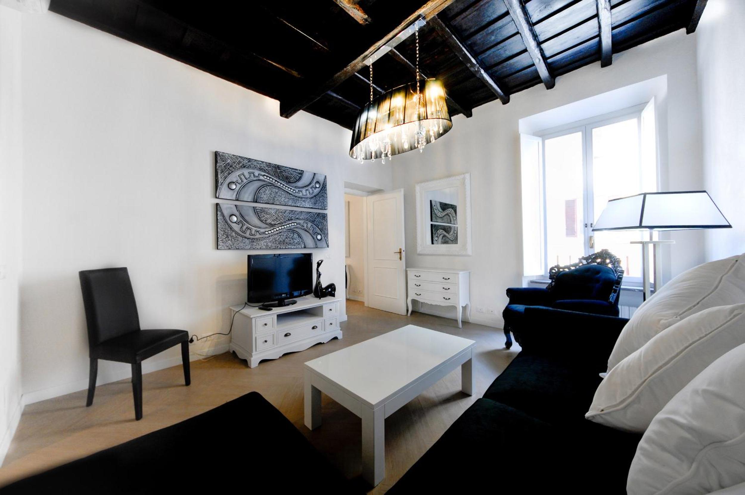 Three-Bedroom Apartment - Address: Via di San Francesco a Ripa 55