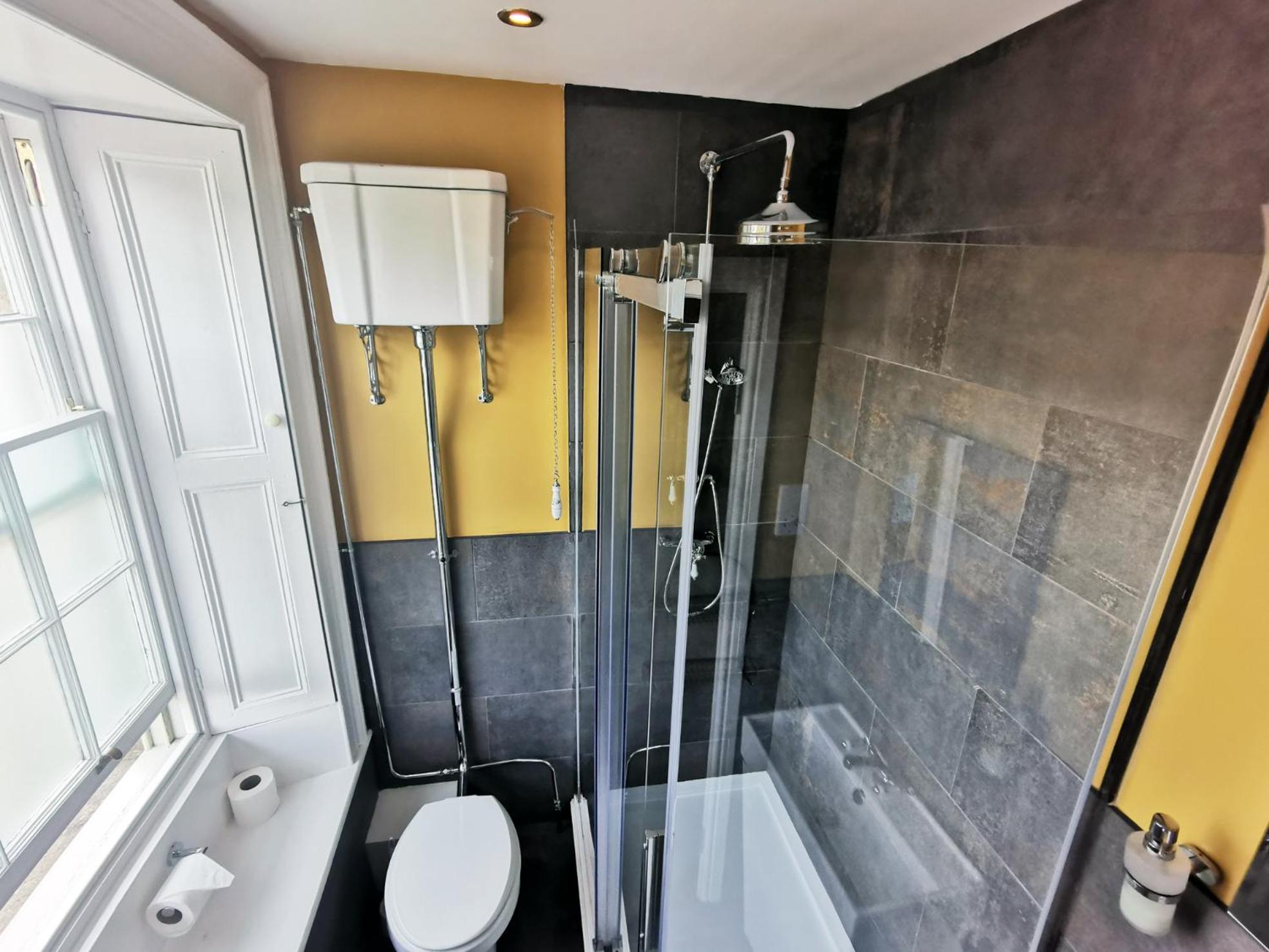 Superior King Room - Photo 5