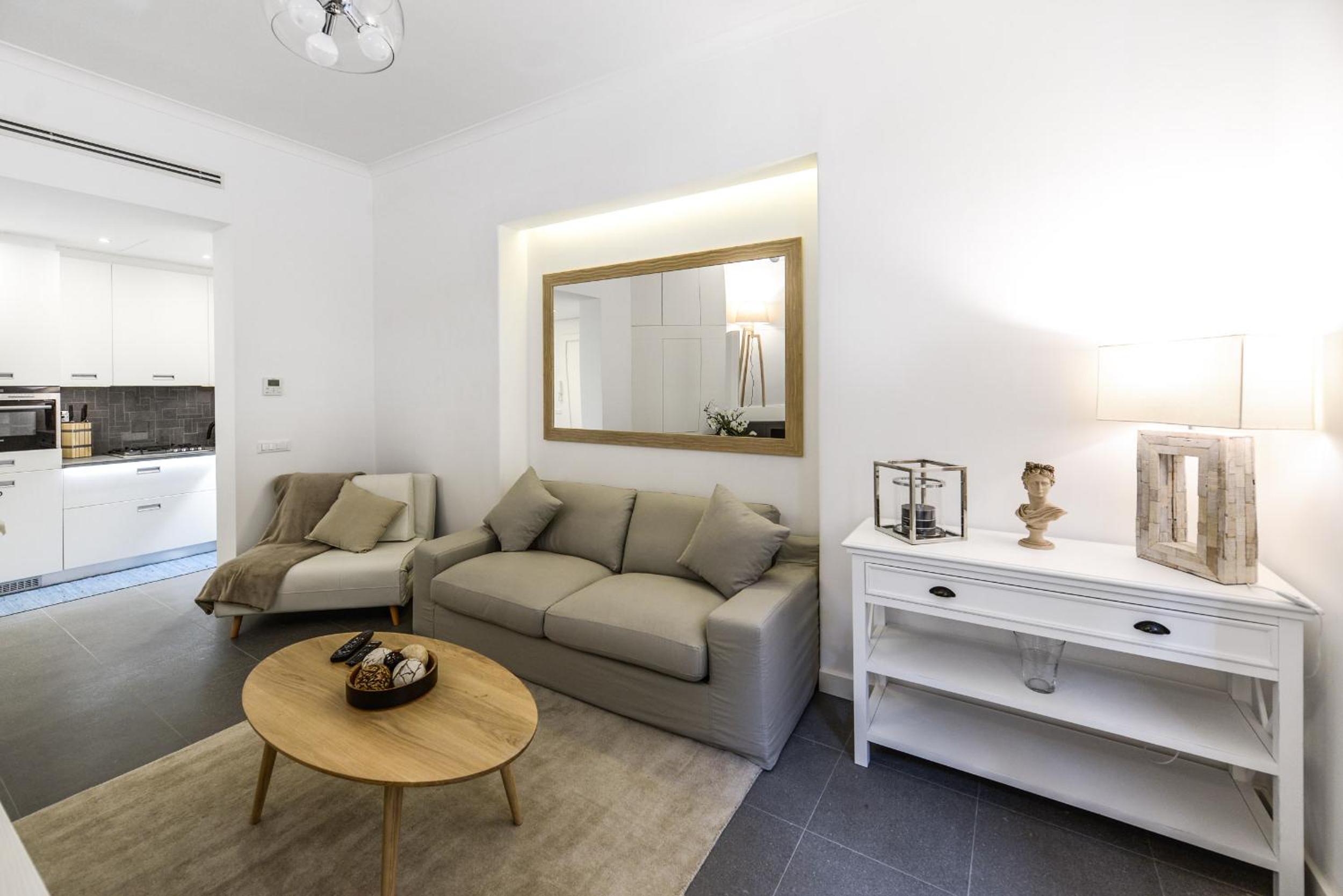 One-Bedroom Apartment - Address: Via Giambattista Vico 29 photo 2