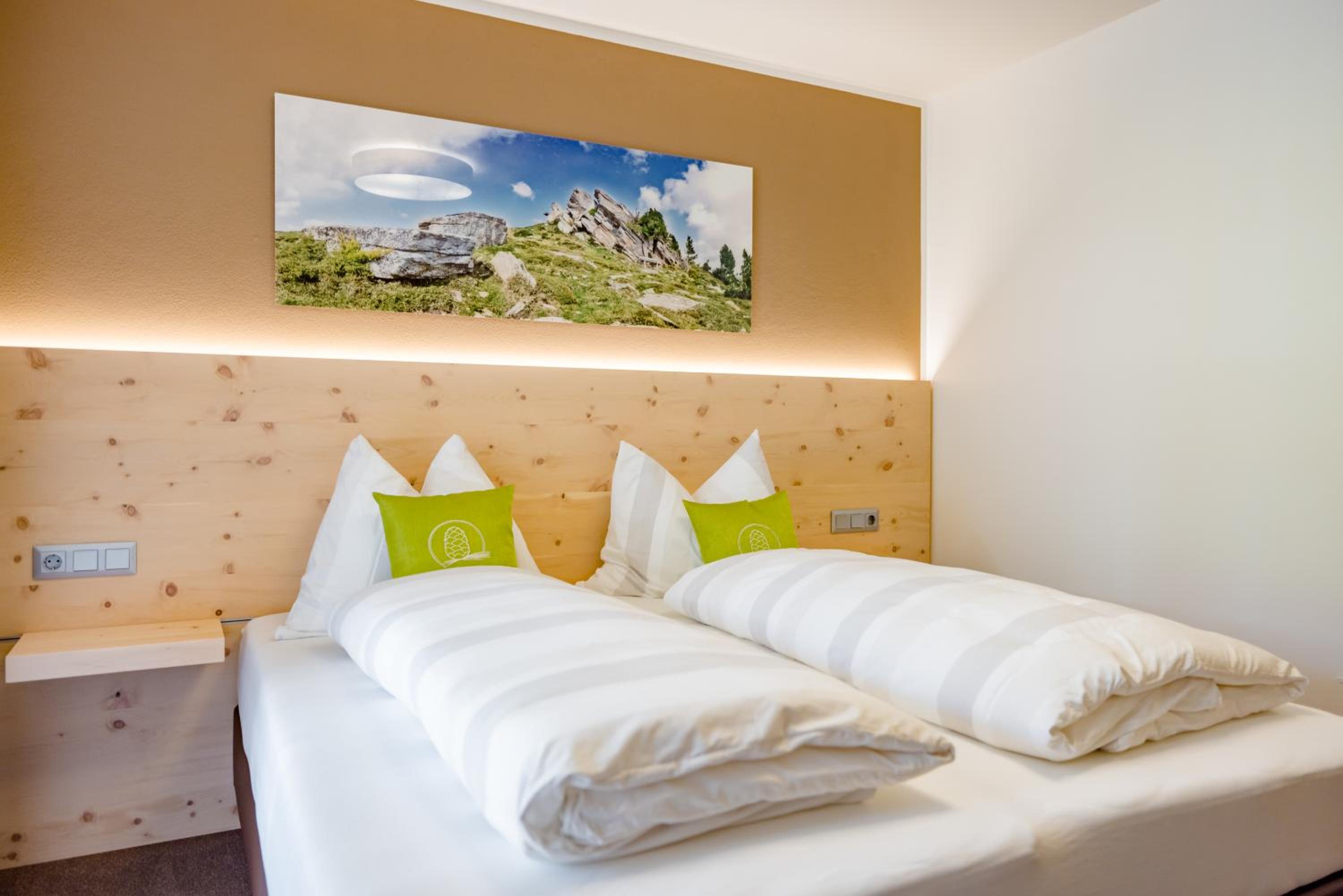 Deluxe Double or Twin Room - Photo 7