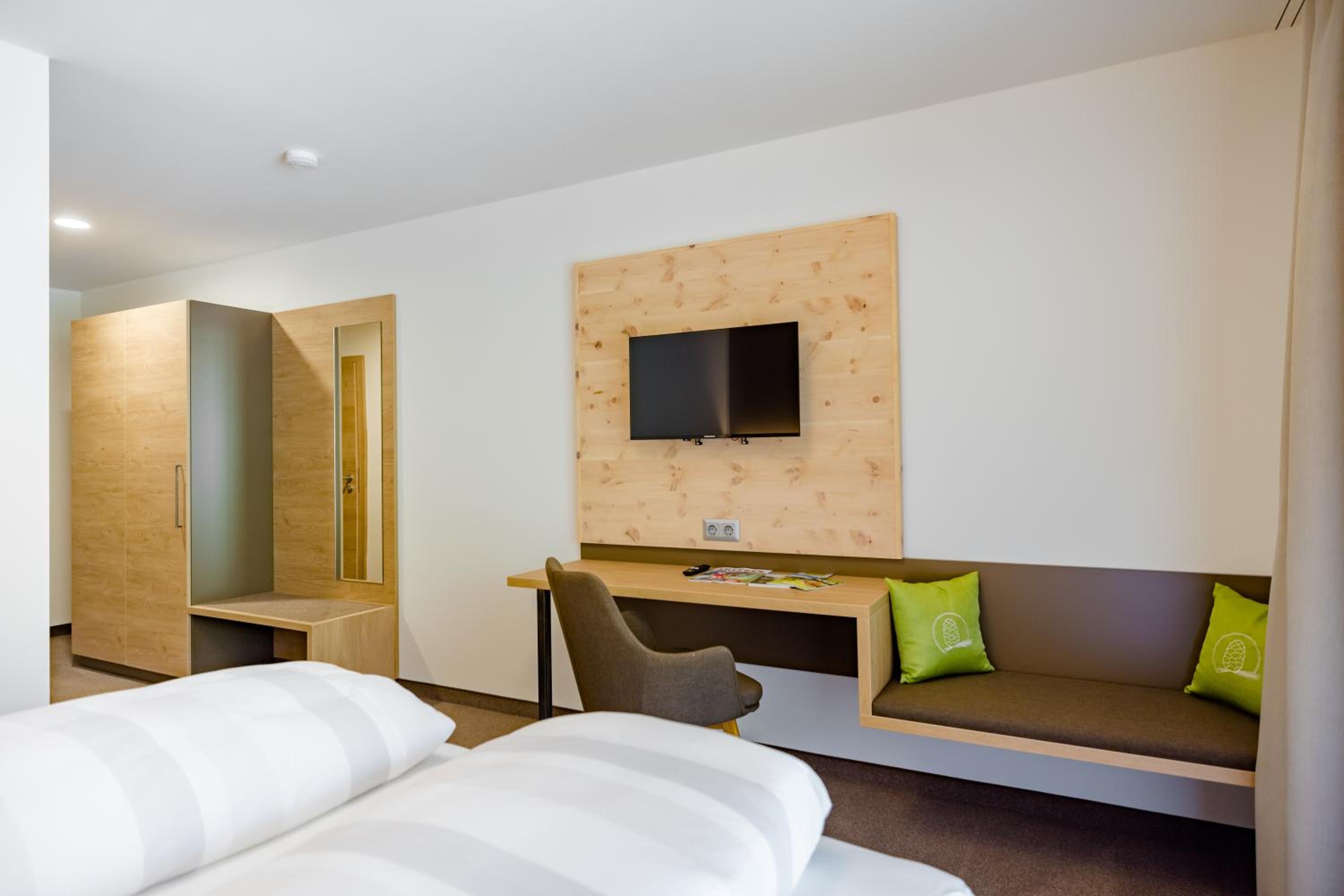 Deluxe Double or Twin Room - Photo 6