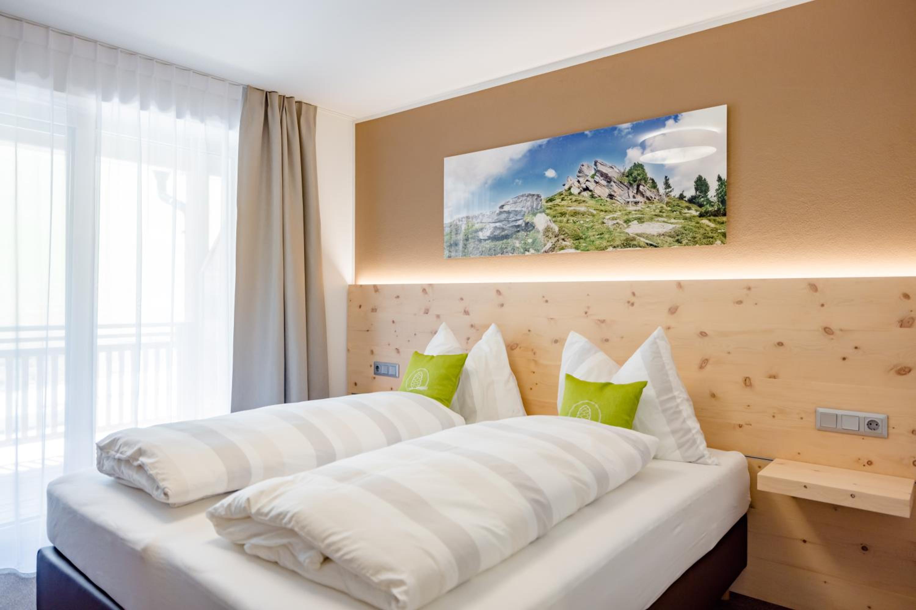 Deluxe Double or Twin Room - Photo 12