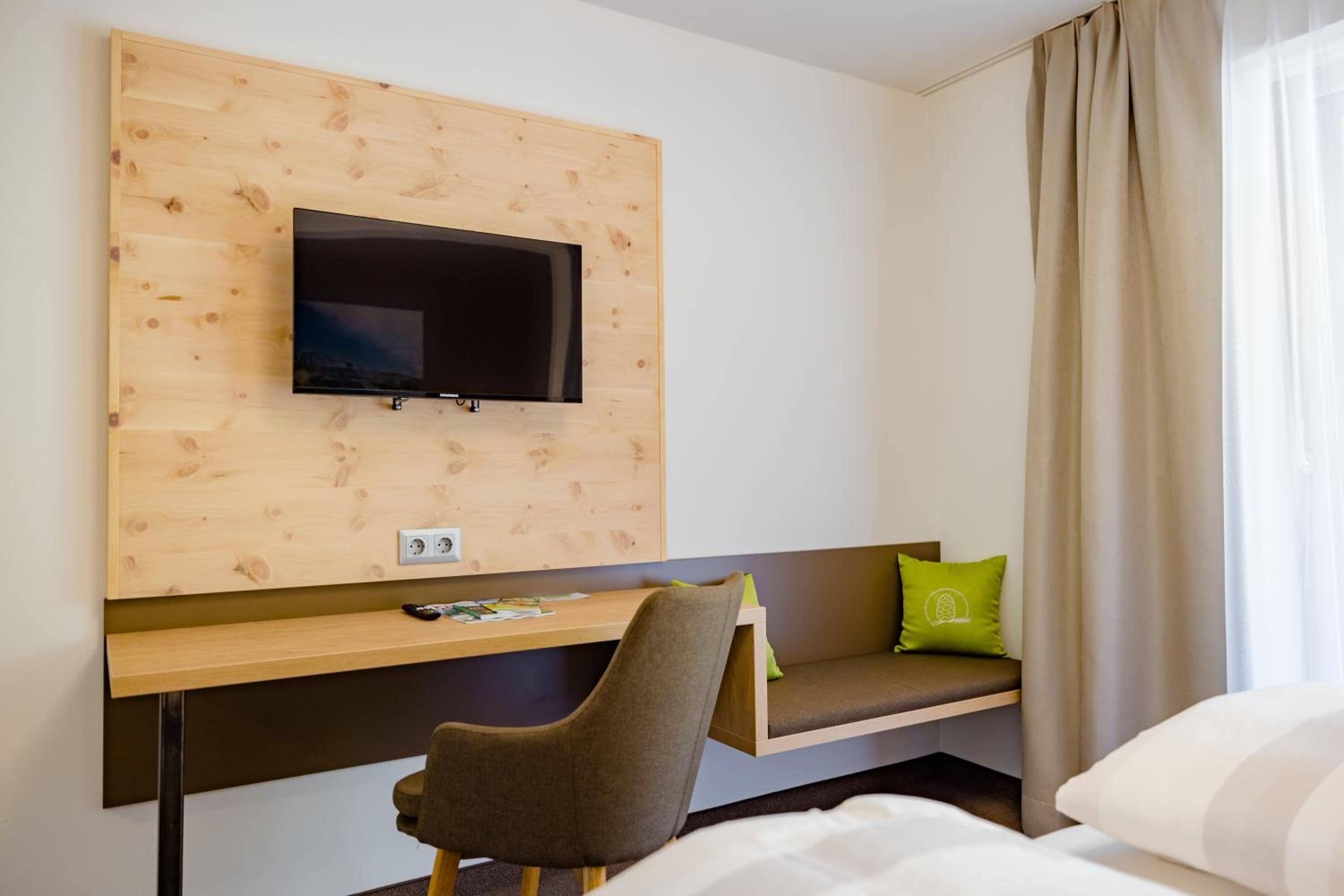 Deluxe Double or Twin Room - Photo 8