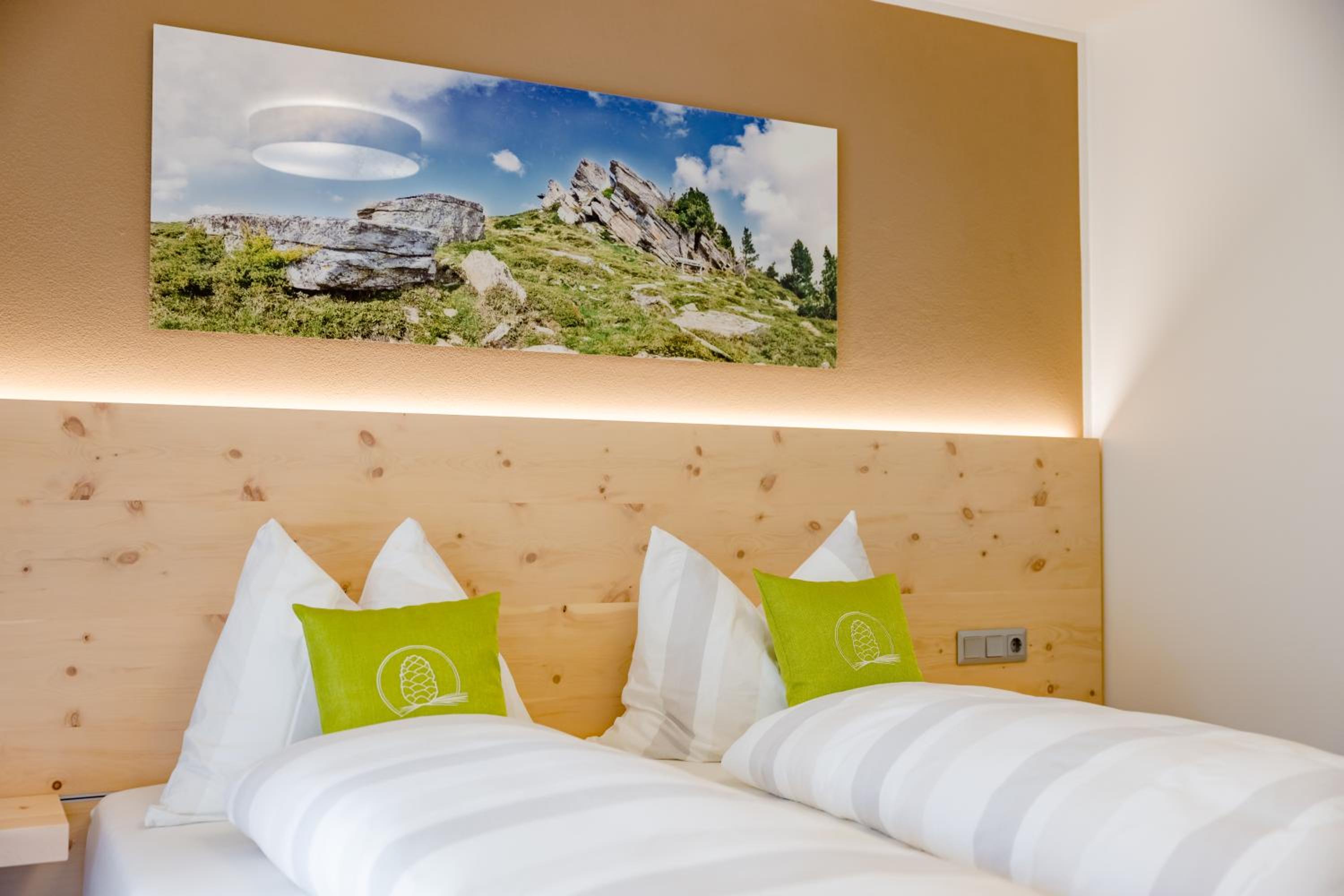 Deluxe Double or Twin Room - Photo 14