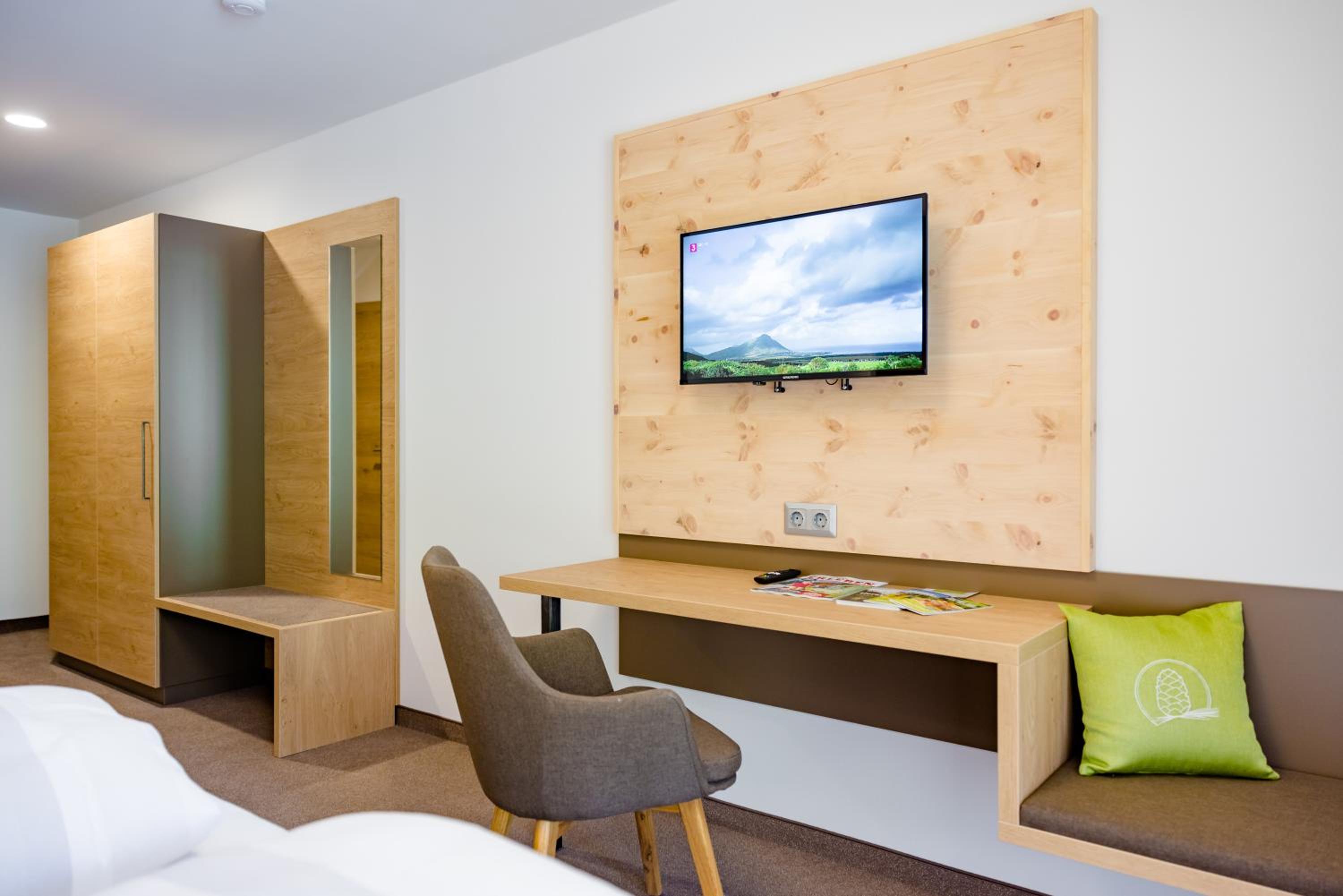 Deluxe Double or Twin Room - Photo 13