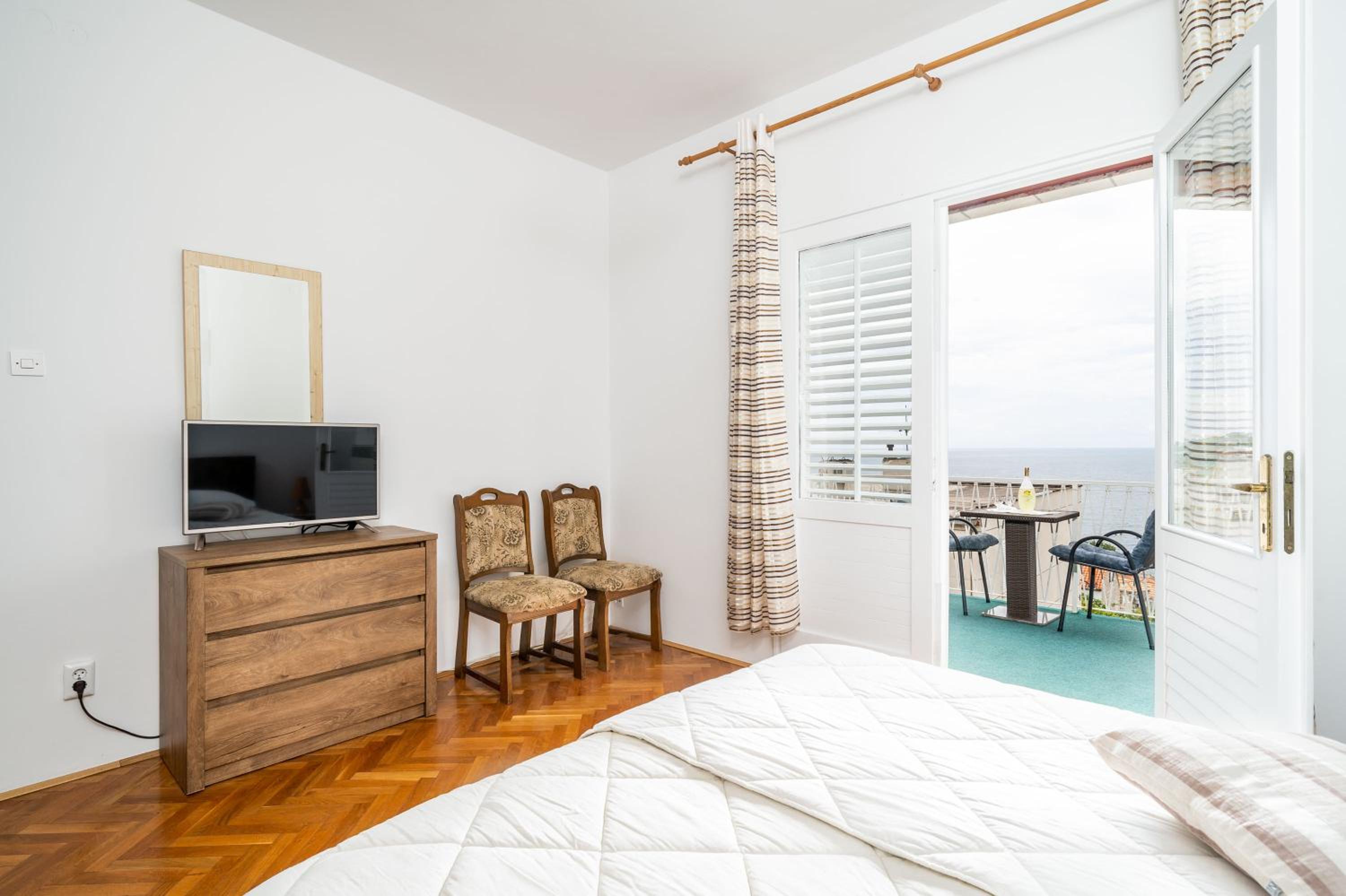 Apartment with Terrace and Sea View