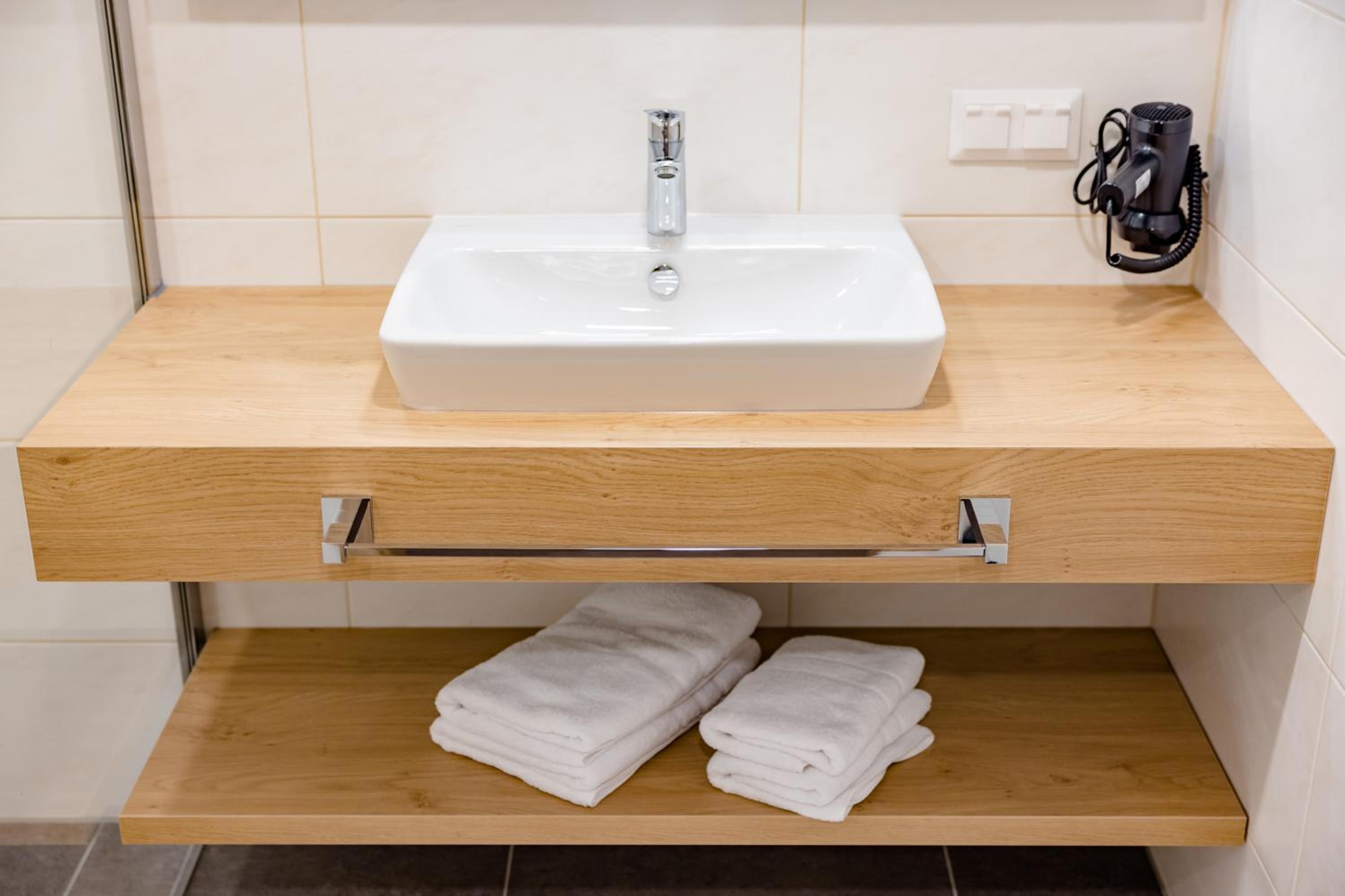 Deluxe Double or Twin Room - Photo 3