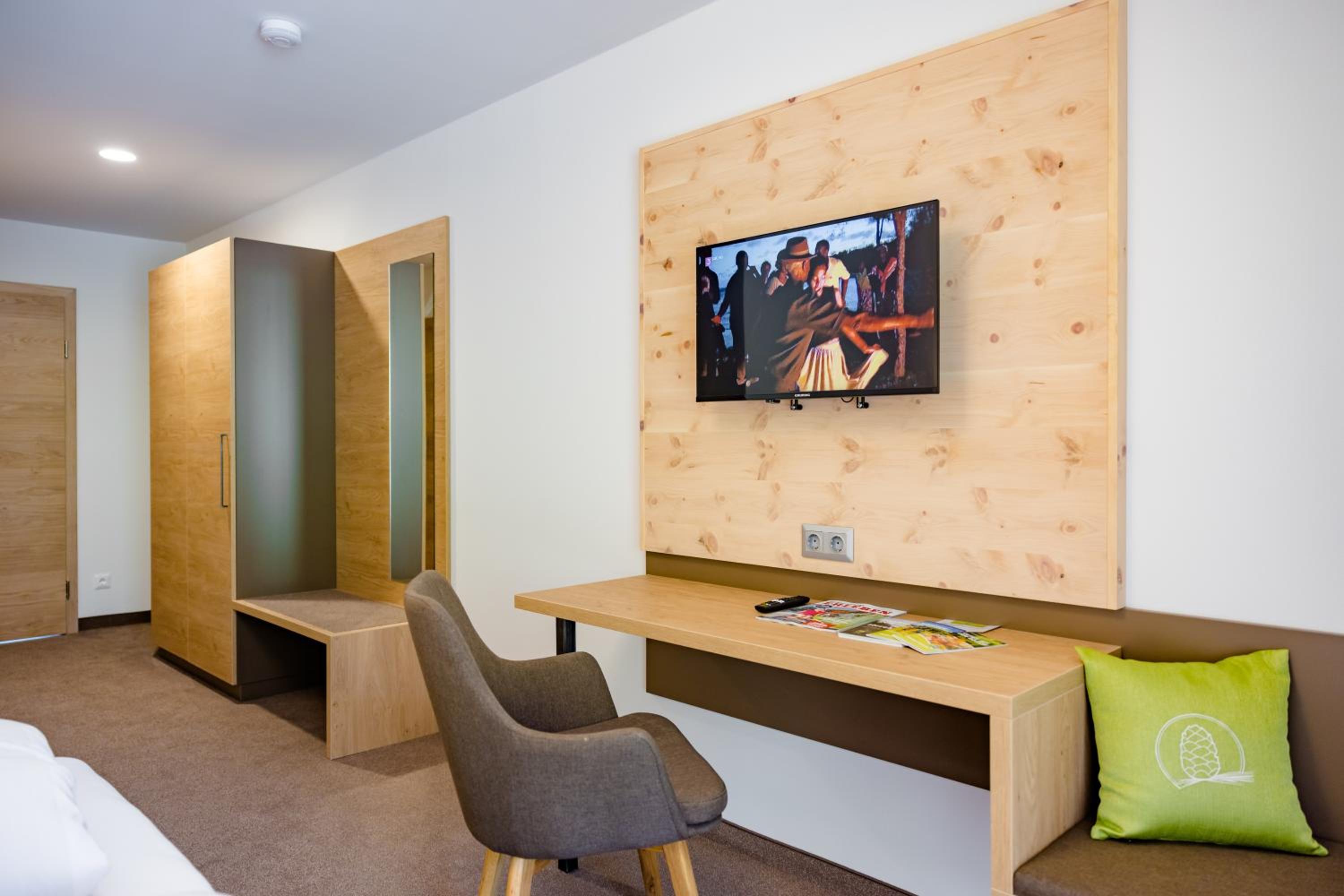 Deluxe Double or Twin Room - Photo 2