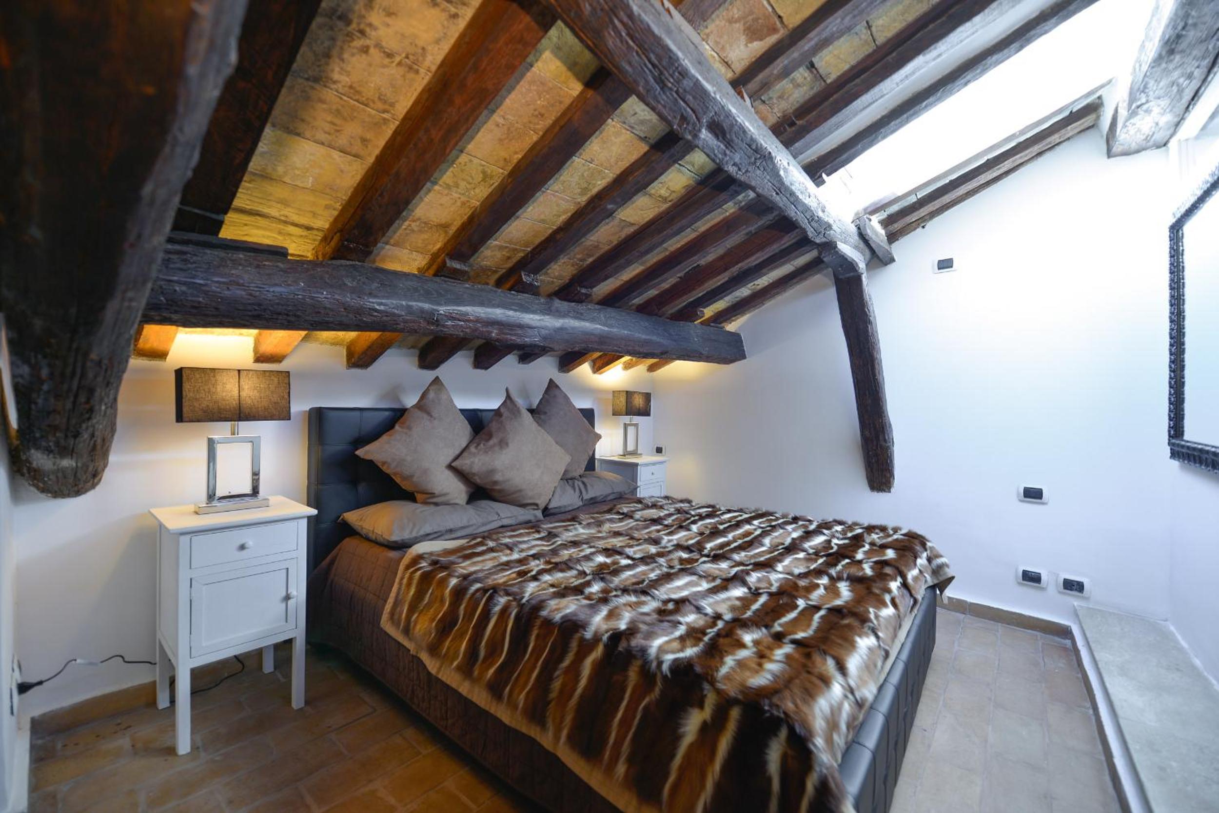 Three-Bedroom Apartment with Terrace - Monti