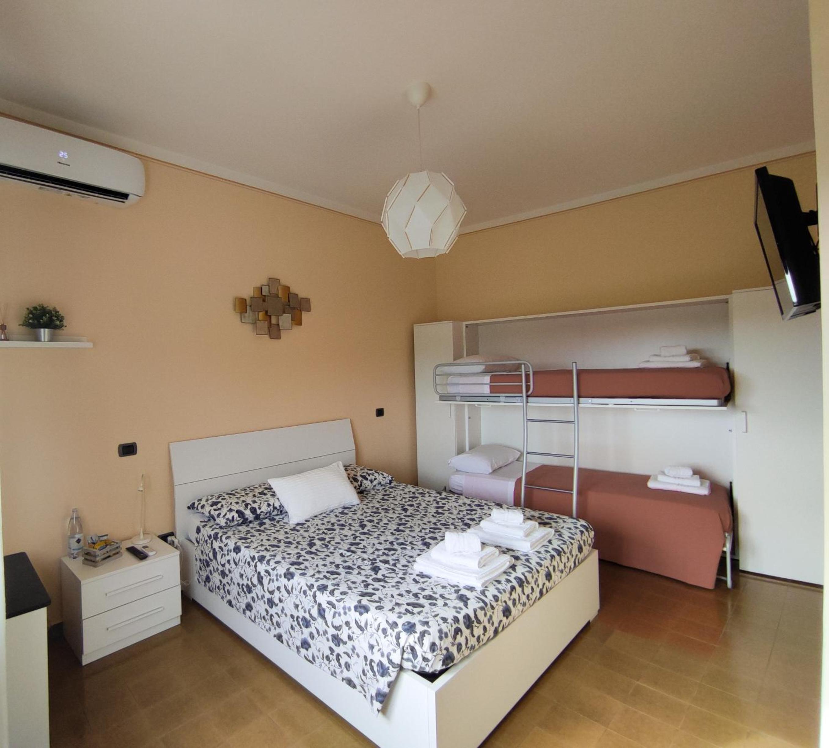 Double or Twin Room - Photo 4