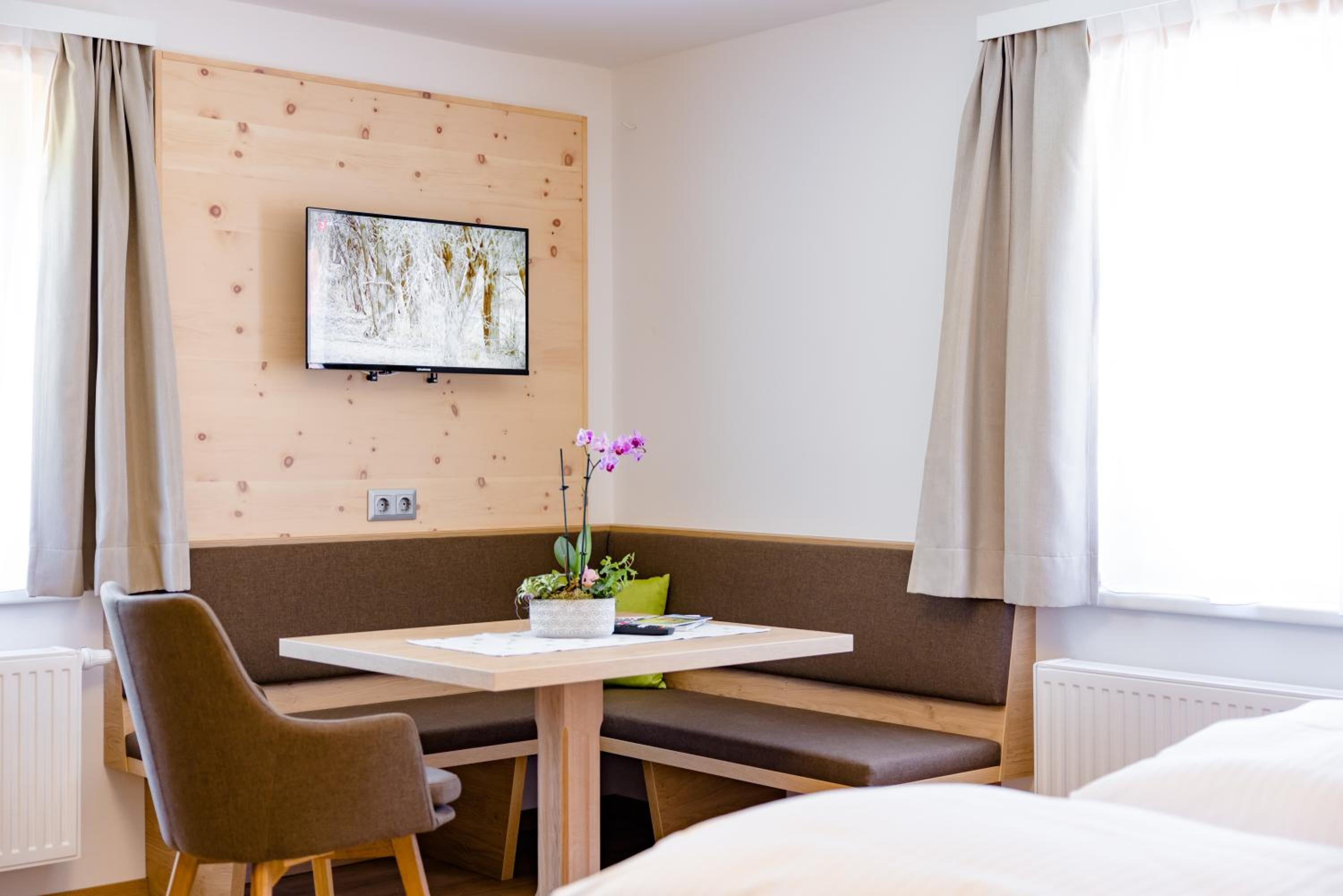 Deluxe Family Room - Photo 3