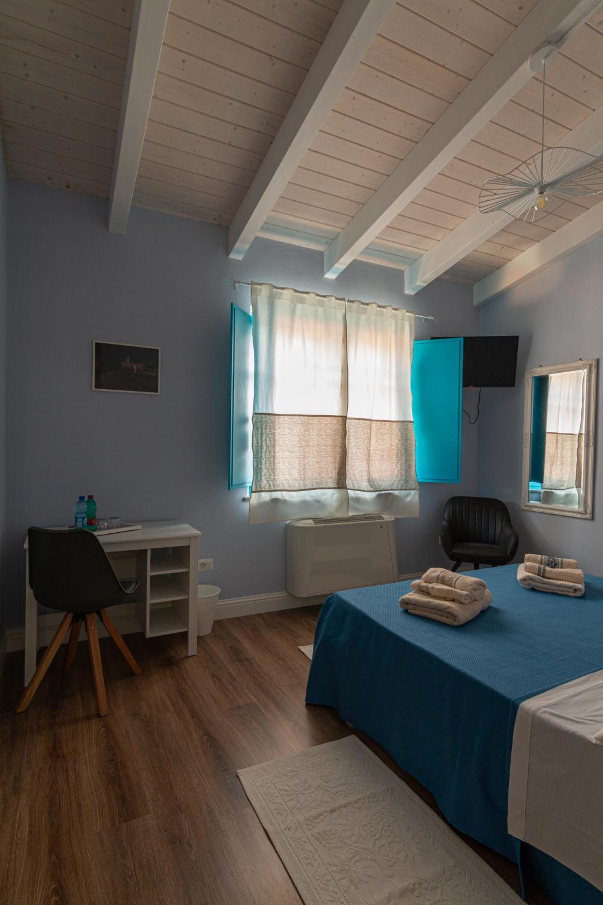 Double Room with Private Bathroom - Photo 1