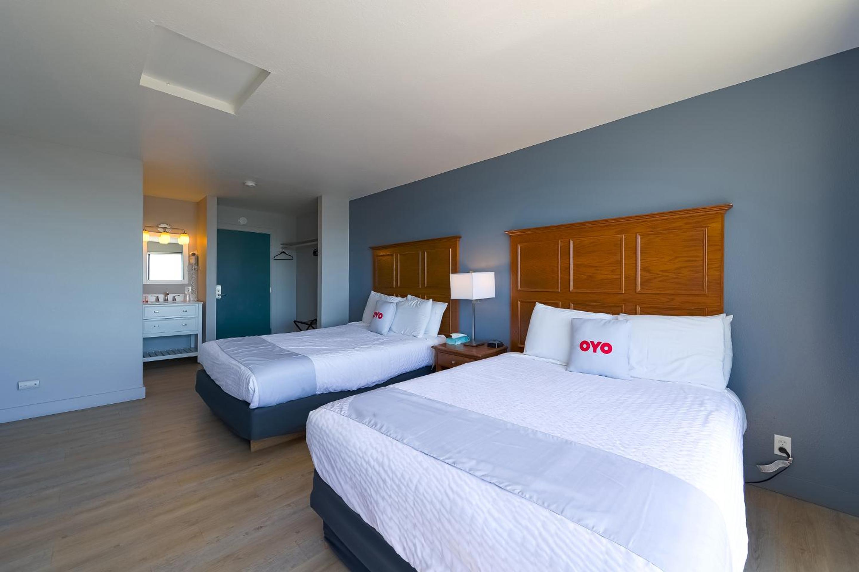 2 Queen Bed with Ocean view	 photo 2