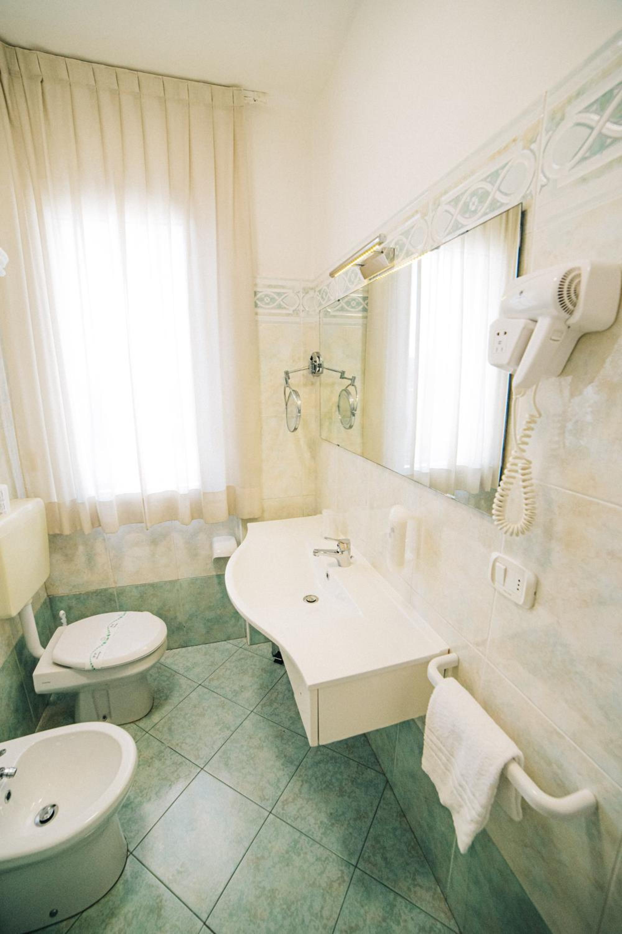 Classic Triple Room photo 2